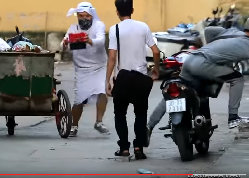 Chân dung nhóm thanh niên ra đường đốt bom mới bị bắt giữ - Ảnh 3. Chân dung nhóm thanh niên ra đường đốt bom mới bị bắt giữ - Ảnh 3.