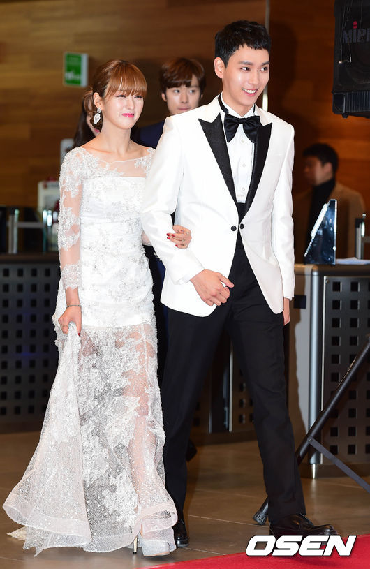 Thảm đỏ MBC Entertainment Awards: Lee Sung Kyung xinh như công chúa, dàn diễn viên khoe ngực sexy - Ảnh 18.