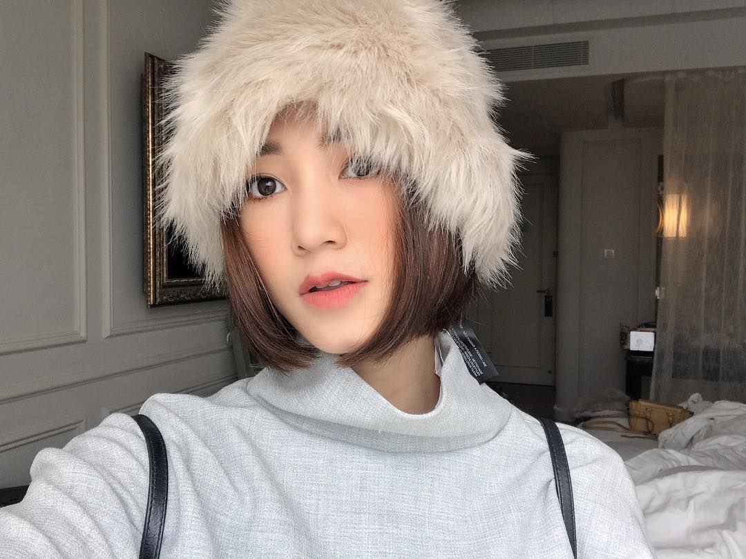 Lục Instagram của loạt hot girl Việt tìm ra 5 màu son hot phá đảo thời gian này - Ảnh 2. Lục Instagram của loạt hot girl Việt tìm ra 5 màu son hot phá đảo thời gian này - Ảnh 2.
