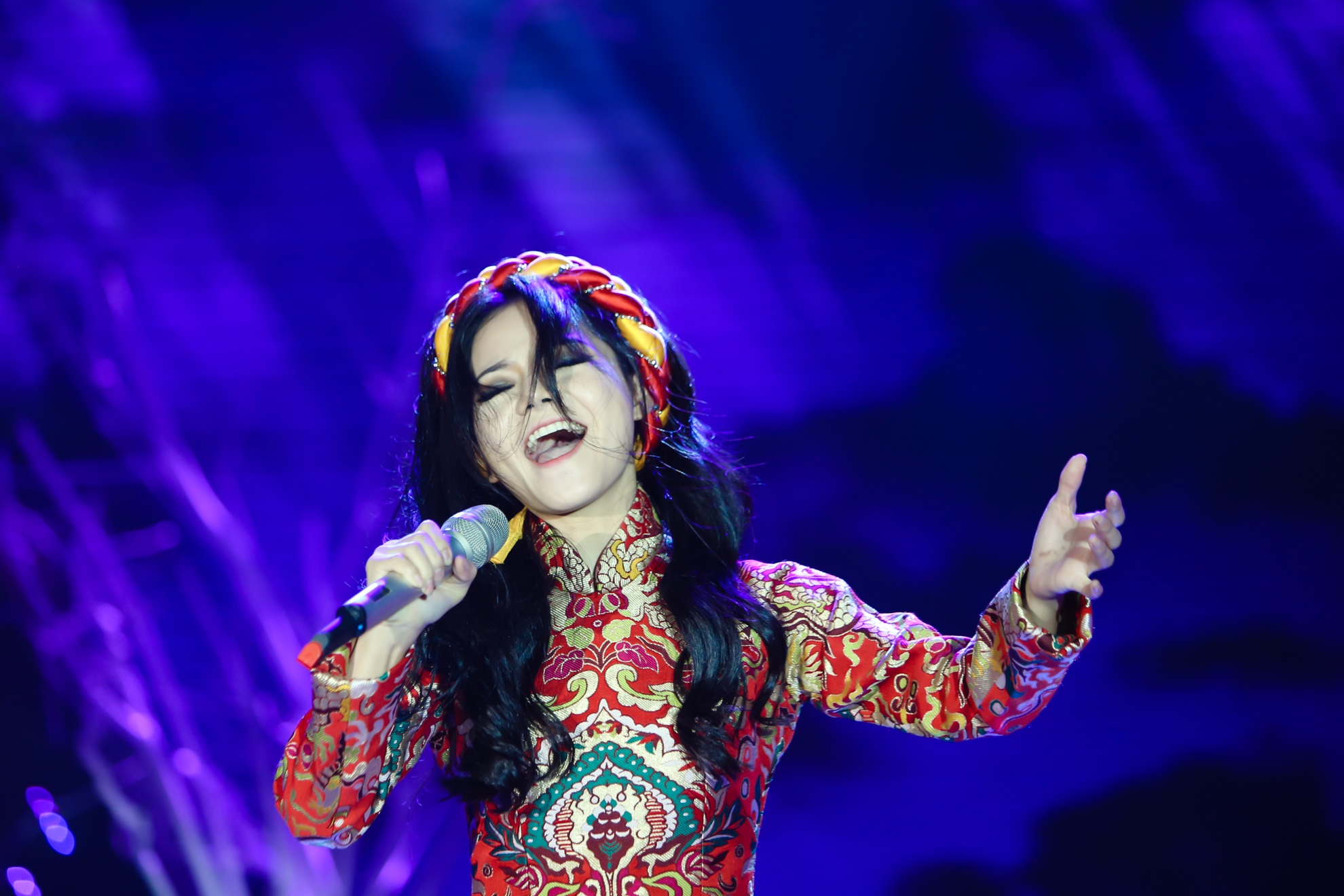 Thu Minh bất chợt nhắc về Hương Tràm trên sóng truyền hình - Ảnh 3. Thu Minh bất chợt nhắc về Hương Tràm trên sóng truyền hình - Ảnh 3.