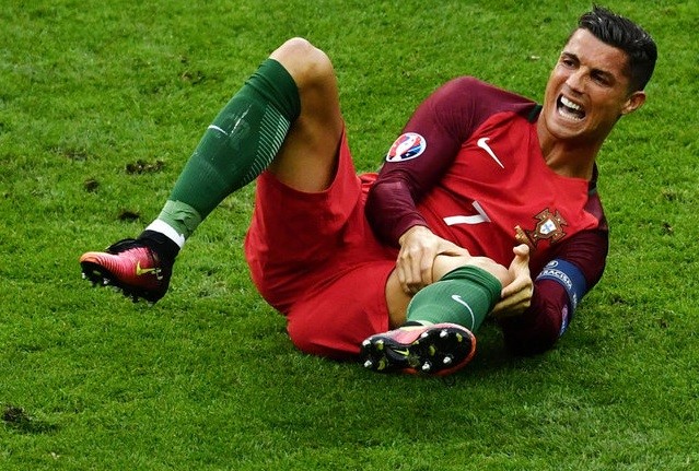 Ronaldo đang bị thương nặng sau hậu Euro 2016