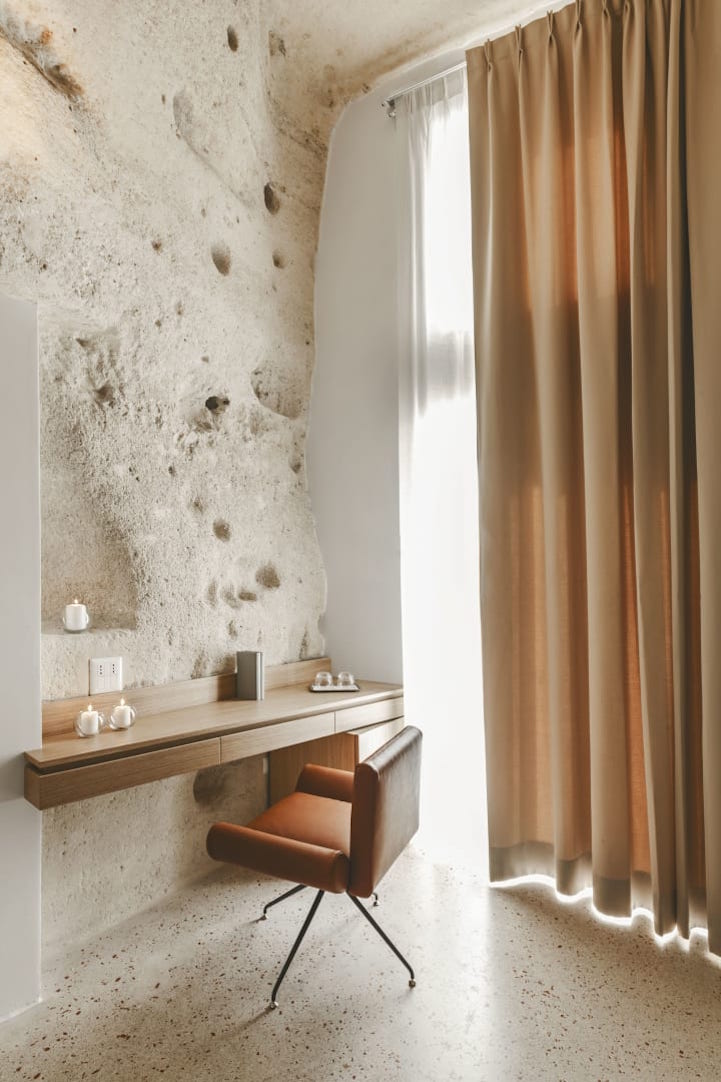 Thật khó tin nhưng khách sạn cao cấp này từng là một hang động bỏ hoang - Ảnh 5. Thật khó tin nhưng khách sạn cao cấp này từng là một hang động bỏ hoang - Ảnh 5.