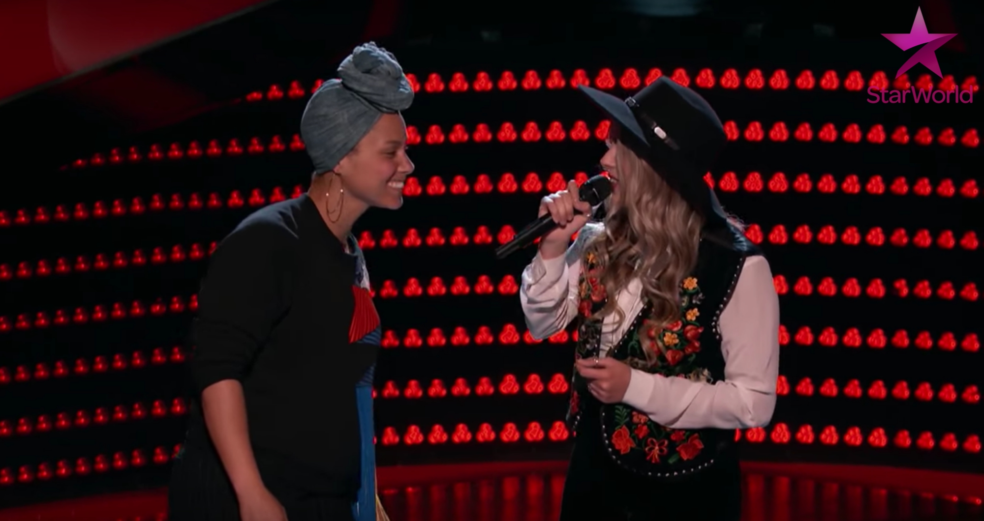 The Voice: Alicia Keys thua Miley dù lên tận sân khấu hát với thí sinh - Ảnh 3. The Voice: Alicia Keys thua Miley dù lên tận sân khấu hát với thí sinh - Ảnh 3.