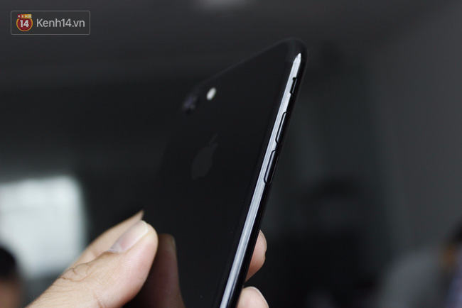 Đã có iPhone 7 đen bóng đầu tiên tại Việt Nam: Đẹp bóng bẩy! - Ảnh 10.