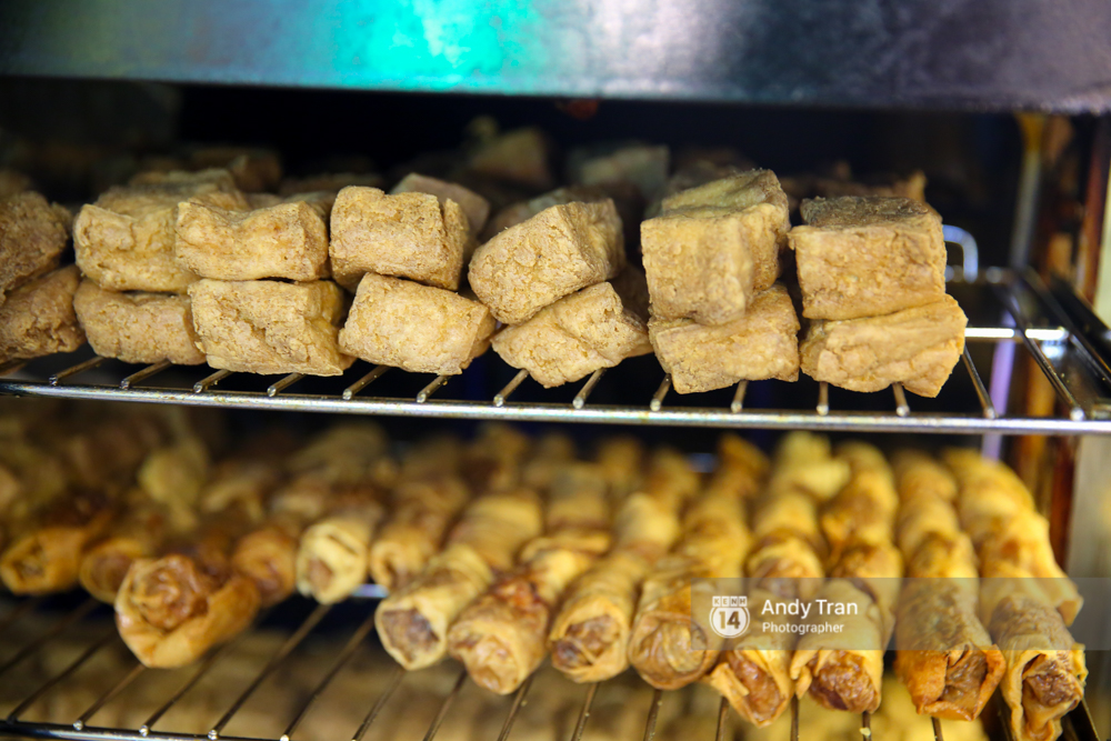 Đói chưa nhỉ? - Cùng Mai Ngô, Lilly Nguyễn lạc vào thiên đường đồ ăn vặt Hong Kong ở Sài Gòn - Ảnh 15. Đói chưa nhỉ? - Cùng Mai Ngô, Lilly Nguyễn lạc vào thiên đường đồ ăn vặt Hong Kong ở Sài Gòn - Ảnh 15.