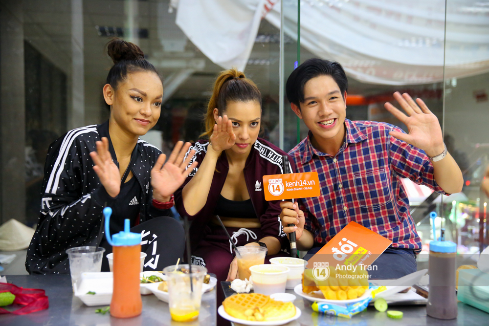 Đói chưa nhỉ? - Cùng Mai Ngô, Lilly Nguyễn lạc vào thiên đường đồ ăn vặt Hong Kong ở Sài Gòn - Ảnh 2. Đói chưa nhỉ? - Cùng Mai Ngô, Lilly Nguyễn lạc vào thiên đường đồ ăn vặt Hong Kong ở Sài Gòn - Ảnh 2.