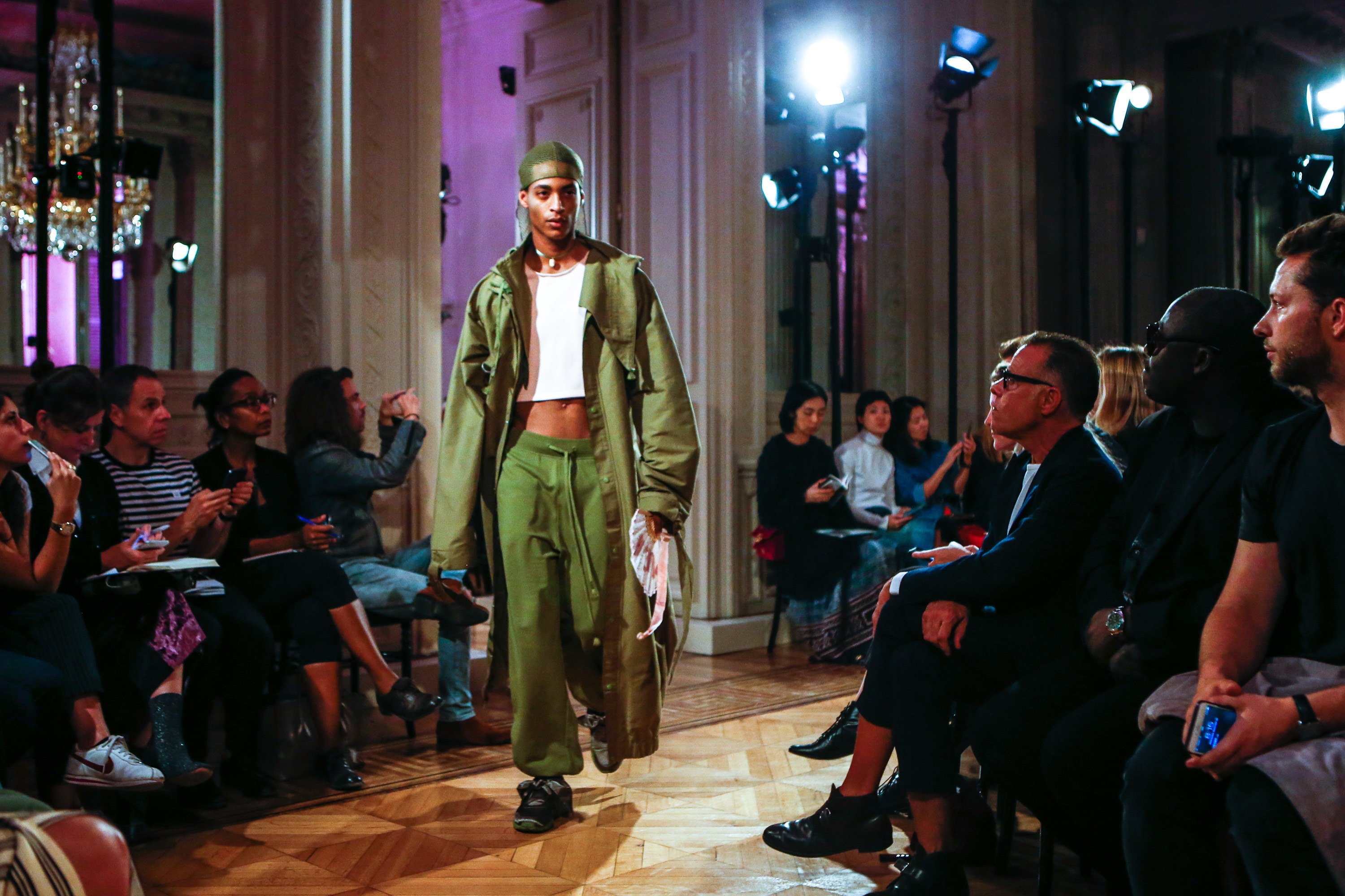 Mặc nội y đi giày thể thao? Rihanna vừa cho ra đời show Fenty x Puma như thế đấy! - Ảnh 10. Mặc nội y đi giày thể thao? Rihanna vừa cho ra đời show Fenty x Puma như thế đấy! - Ảnh 10.