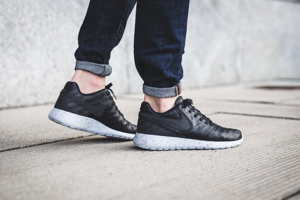 Gợi ý 6 mẫu giày phá cách nhưng vẫn tinh tế cho tháng 10 - Ảnh 5. Gợi ý 6 mẫu giày phá cách nhưng vẫn tinh tế cho tháng 10 - Ảnh 5.