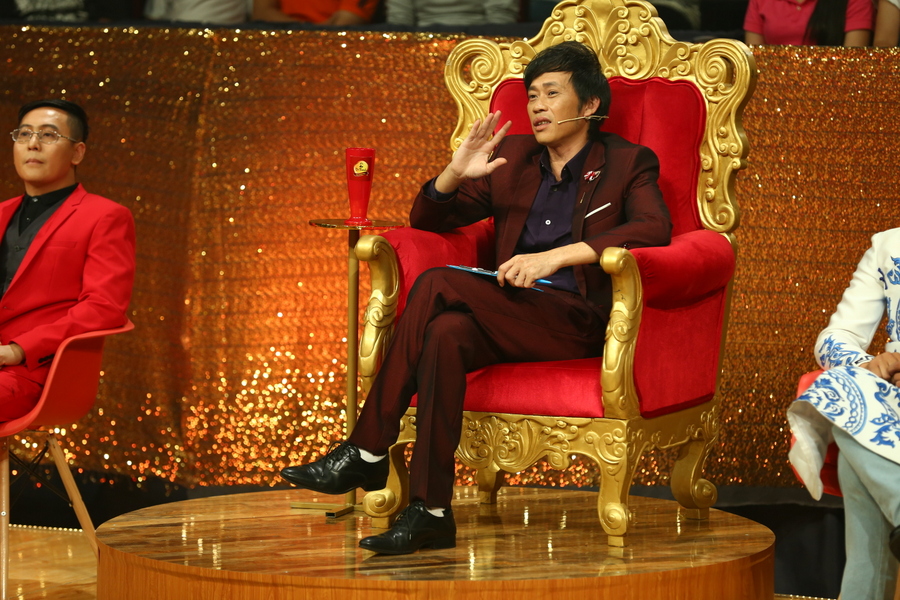 Hoài Linh thề với Tổ nghiệp sẽ công tâm khi làm giám khảo Cười xuyên Việt - Ảnh 1. Hoài Linh thề với Tổ nghiệp sẽ công tâm khi làm giám khảo Cười xuyên Việt - Ảnh 1.