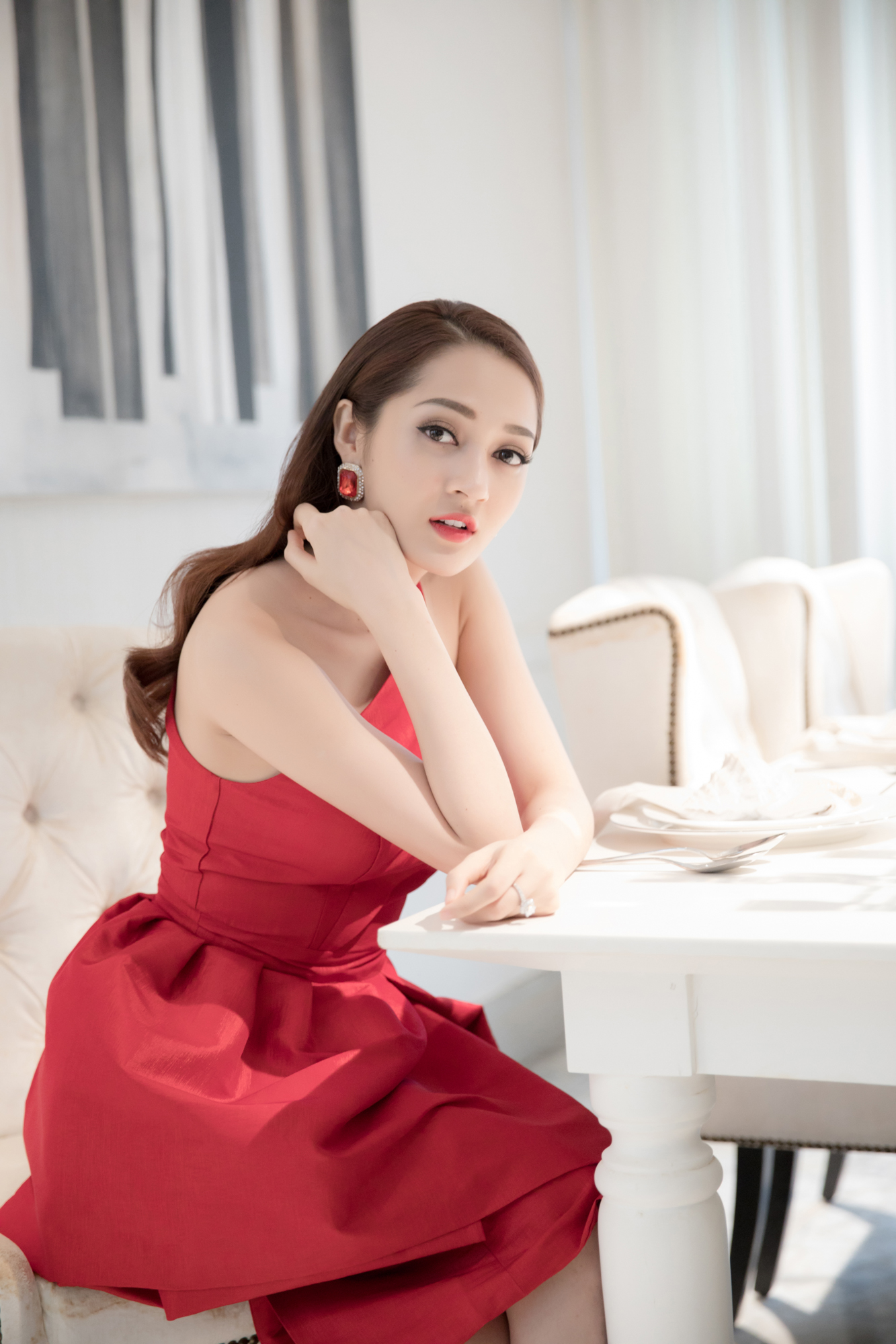 Đưa chuyện giải nghệ và bị phản bội vào MV mới, Bảo Anh đang đá xéo thiếu gia Phan Thành? - Ảnh 4. Đưa chuyện giải nghệ và bị phản bội vào MV mới, Bảo Anh đang đá xéo thiếu gia Phan Thành? - Ảnh 4.