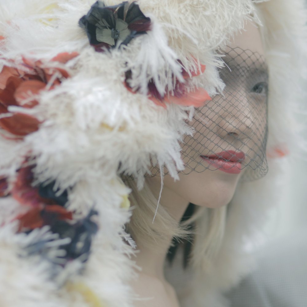 Haute Couture Việt Nam: Lại gây tranh cãi vì cách biệt 1 trời 1 vực với chuẩn quốc tế - Ảnh 11. Haute Couture Việt Nam: Lại gây tranh cãi vì cách biệt 1 trời 1 vực với chuẩn quốc tế - Ảnh 11.