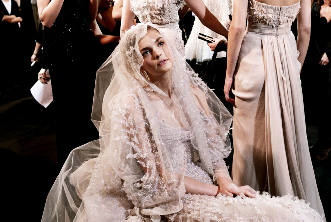 Haute Couture Việt Nam: Lại gây tranh cãi vì cách biệt 1 trời 1 vực với chuẩn quốc tế - Ảnh 17. Haute Couture Việt Nam: Lại gây tranh cãi vì cách biệt 1 trời 1 vực với chuẩn quốc tế - Ảnh 17.