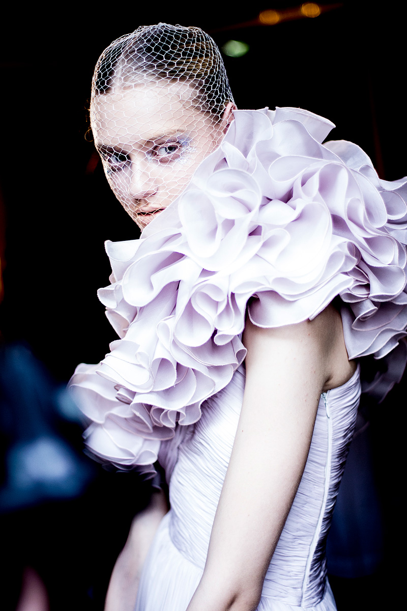 Haute Couture Việt Nam: Lại gây tranh cãi vì cách biệt 1 trời 1 vực với chuẩn quốc tế - Ảnh 20. Haute Couture Việt Nam: Lại gây tranh cãi vì cách biệt 1 trời 1 vực với chuẩn quốc tế - Ảnh 20.
