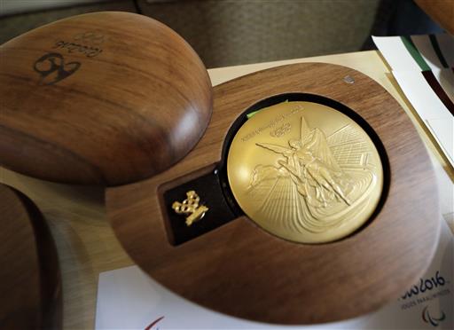 Một tấm huy chương vàng Olympic đã được sản xuất như thế nào? - Ảnh 1.