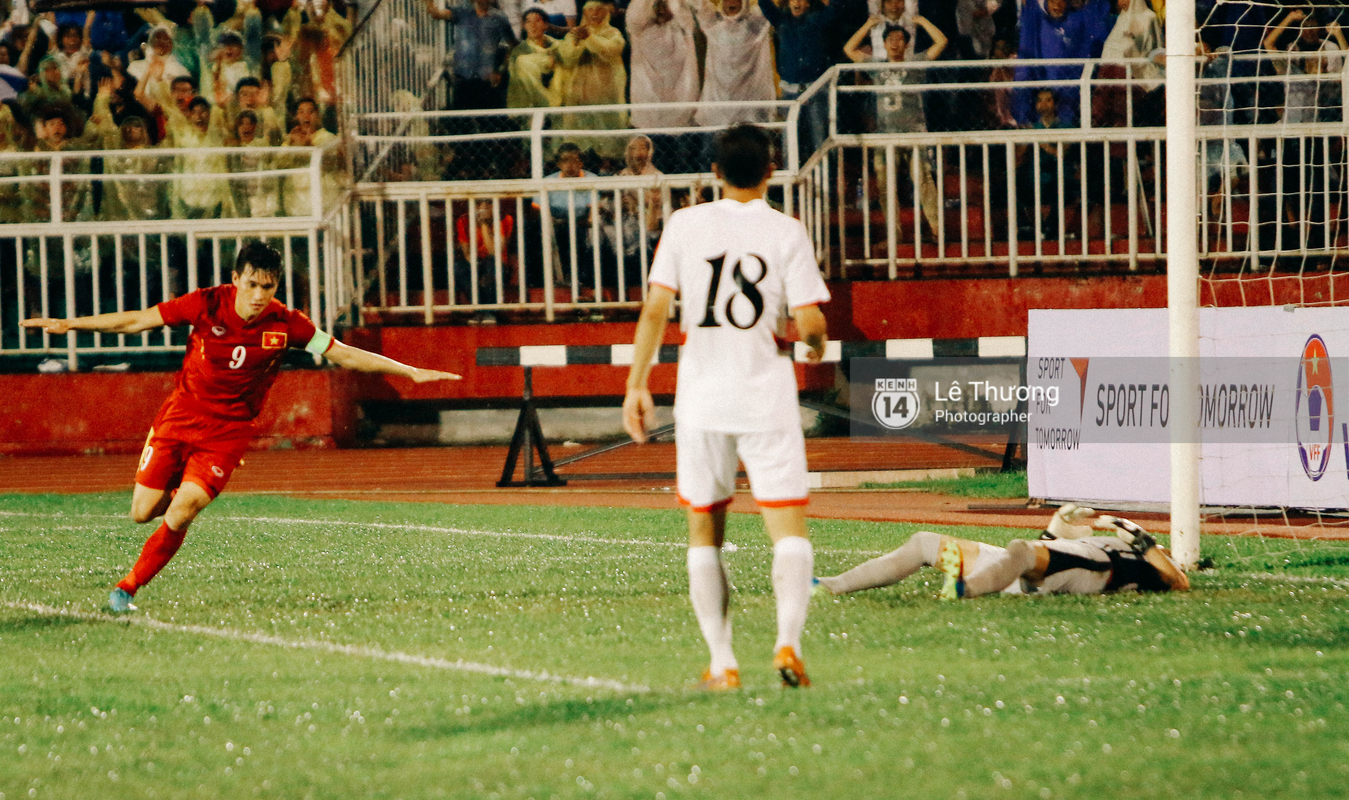 HLV Triều Tiên chết đứng sau thảm bại trước ĐT Việt Nam - Ảnh 4. HLV Triều Tiên chết đứng sau thảm bại trước ĐT Việt Nam - Ảnh 4.