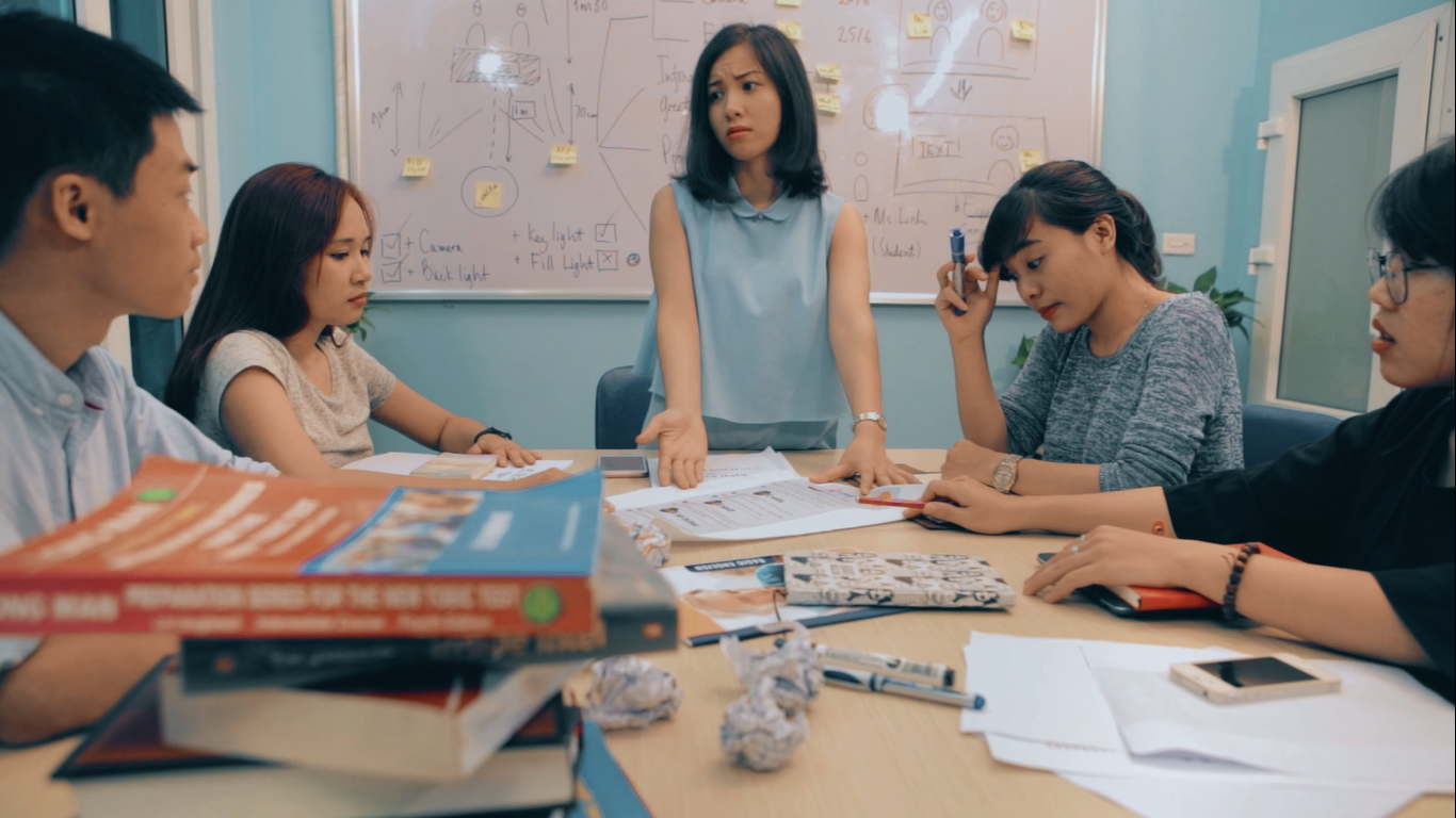 Cô gái trẻ với ước mơ dạy tiếng Anh miễn phí cho 1 triệu người Việt - Ảnh 4. Cô gái trẻ với ước mơ dạy tiếng Anh miễn phí cho 1 triệu người Việt - Ảnh 4.