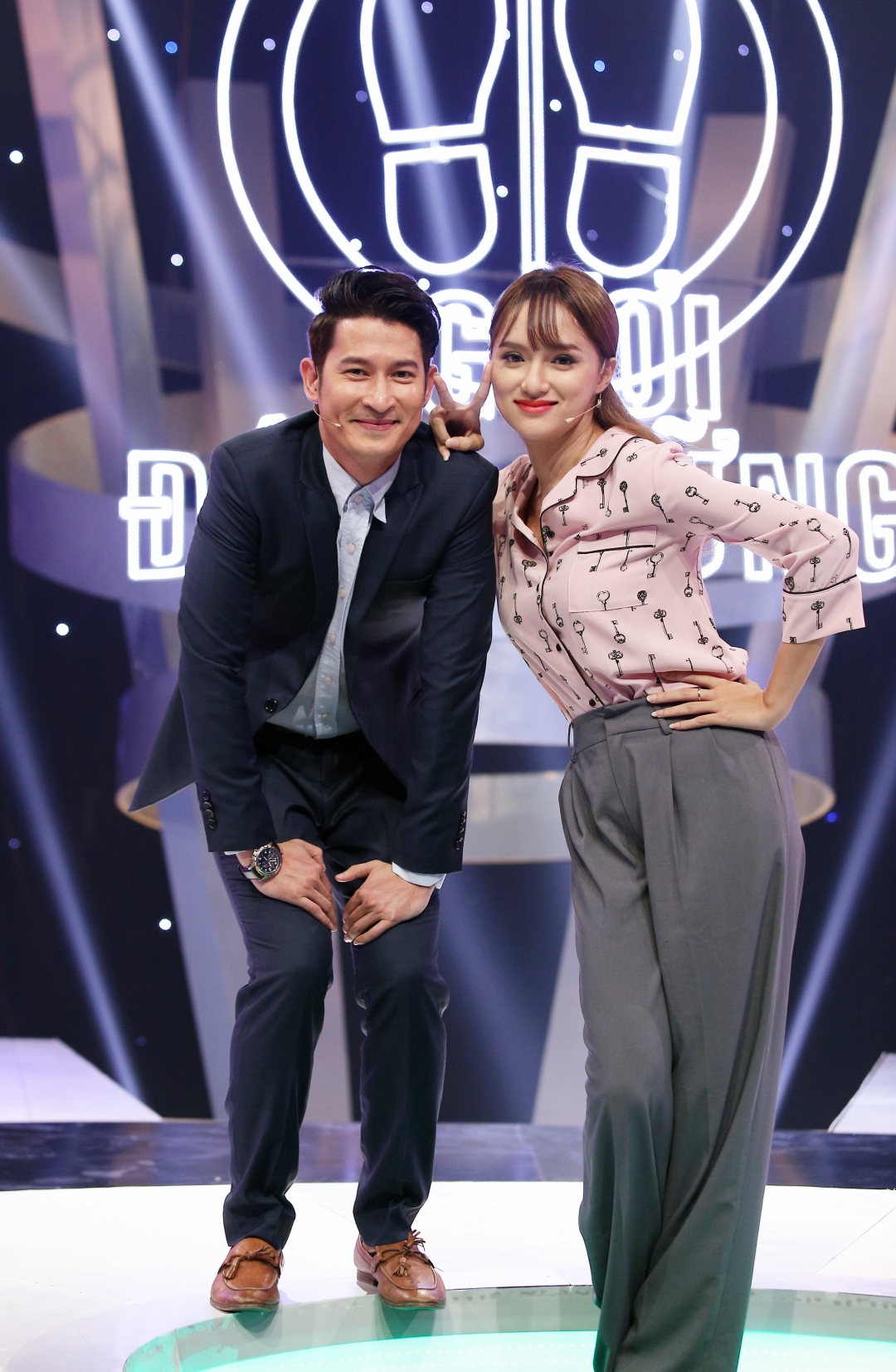 Clip: Hương Giang nói tiếng Hàn tầm bậy, hát hit của Hari Won - Ảnh 4. Clip: Hương Giang nói tiếng Hàn tầm bậy, hát hit của Hari Won - Ảnh 4.