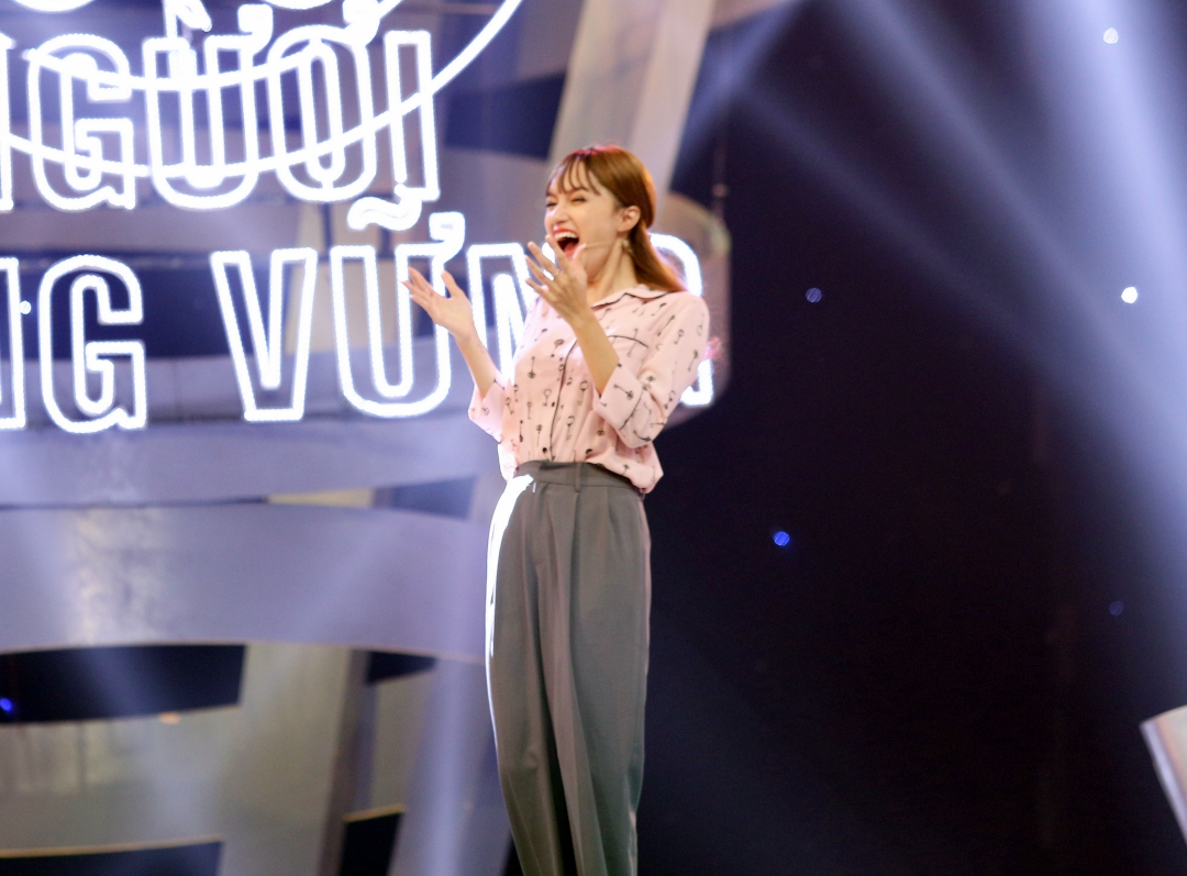 Clip: Hương Giang nói tiếng Hàn tầm bậy, hát hit của Hari Won - Ảnh 5. Clip: Hương Giang nói tiếng Hàn tầm bậy, hát hit của Hari Won - Ảnh 5.