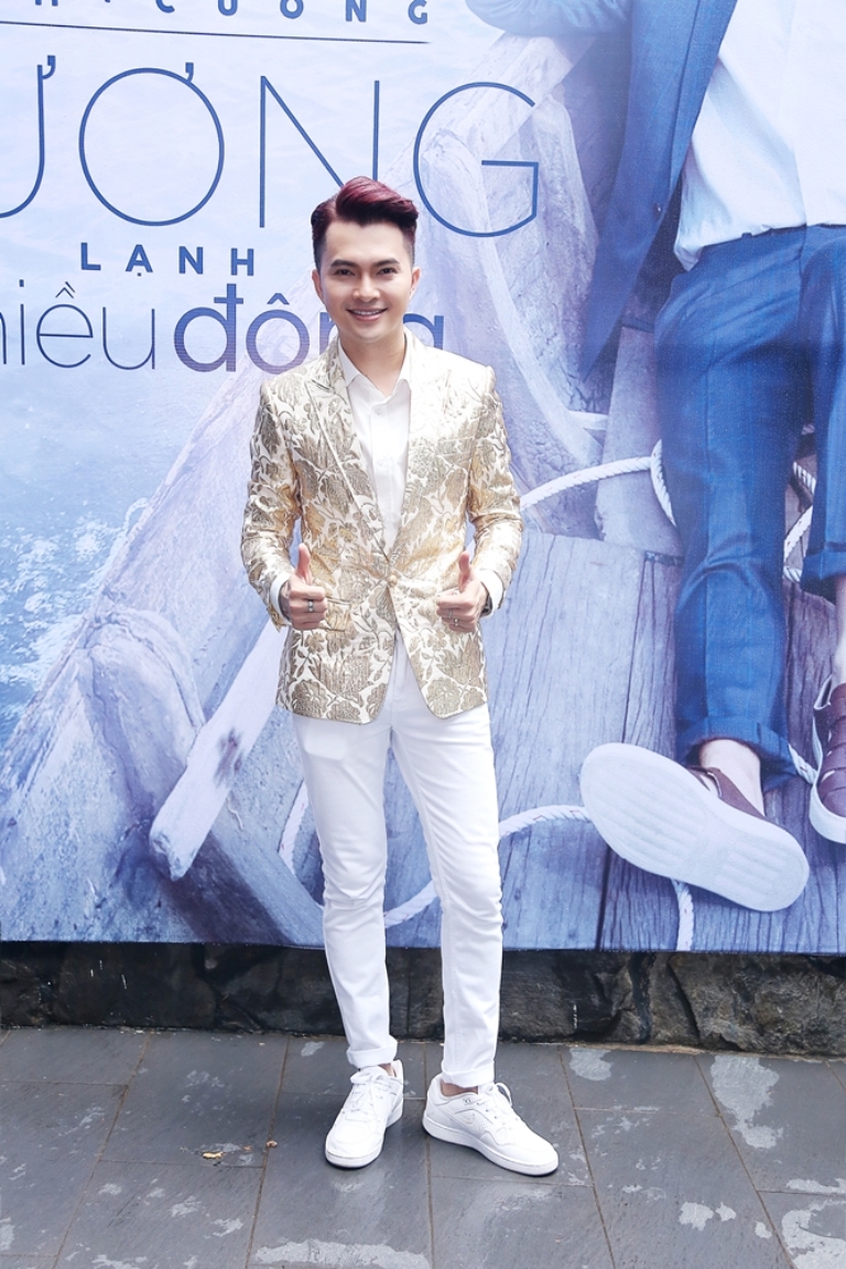 Nam Cường song ca ăn ý cùng Phương Mỹ Chi trong ngày ra mắt album Bolero - Ảnh 1. Nam Cường song ca ăn ý cùng Phương Mỹ Chi trong ngày ra mắt album Bolero - Ảnh 1.