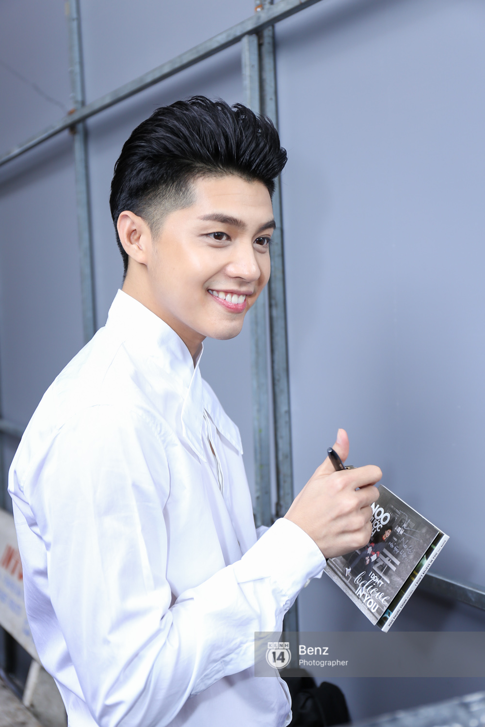 Noo Phước Thịnh toát hết mồ hôi kí tặng single mới cho fan - Ảnh 10. Noo Phước Thịnh toát hết mồ hôi kí tặng single mới cho fan - Ảnh 10.