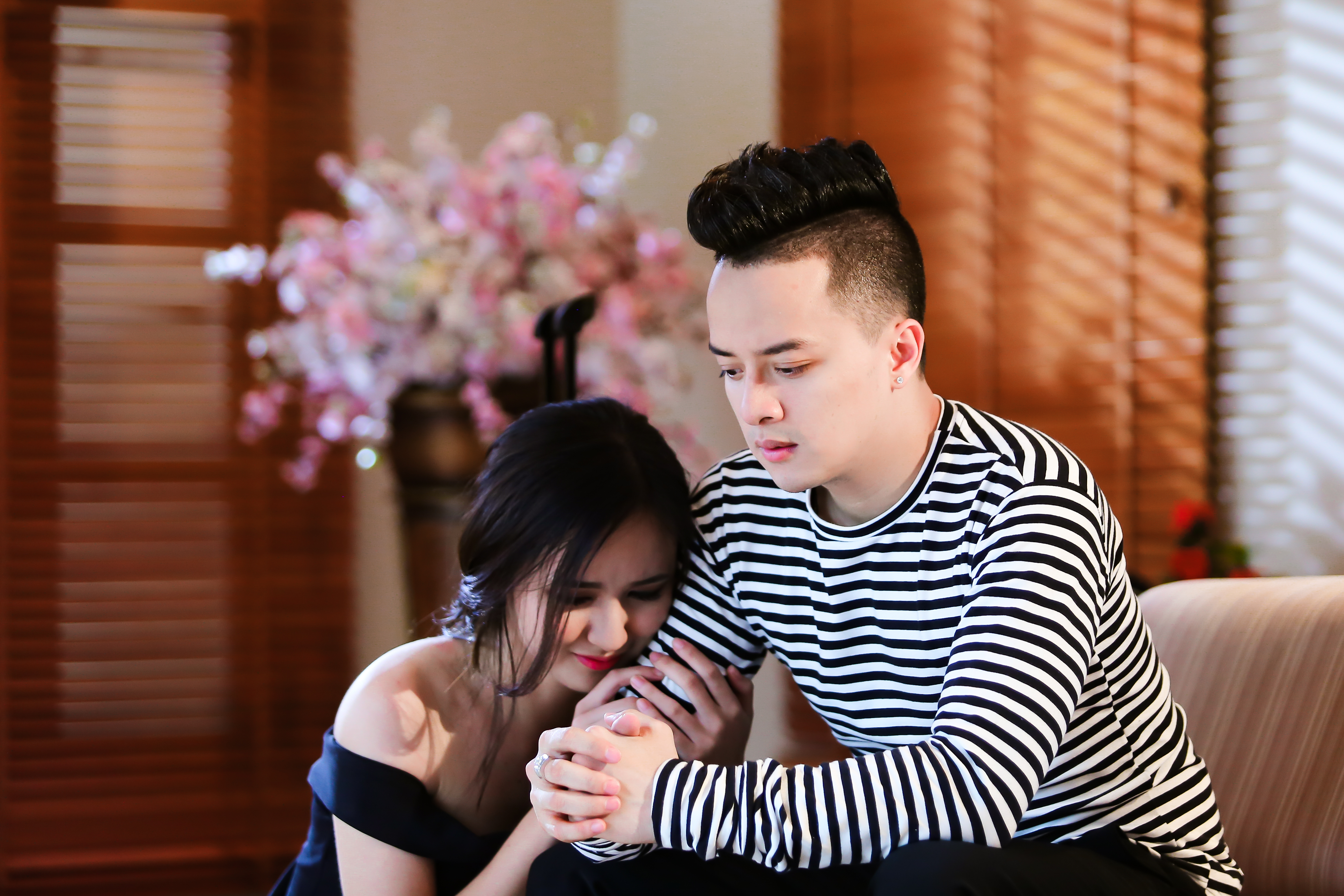 Cao Thái Sơn hé lộ đám cưới như mơ trong MV mới - Ảnh 10. Cao Thái Sơn hé lộ đám cưới như mơ trong MV mới - Ảnh 10.