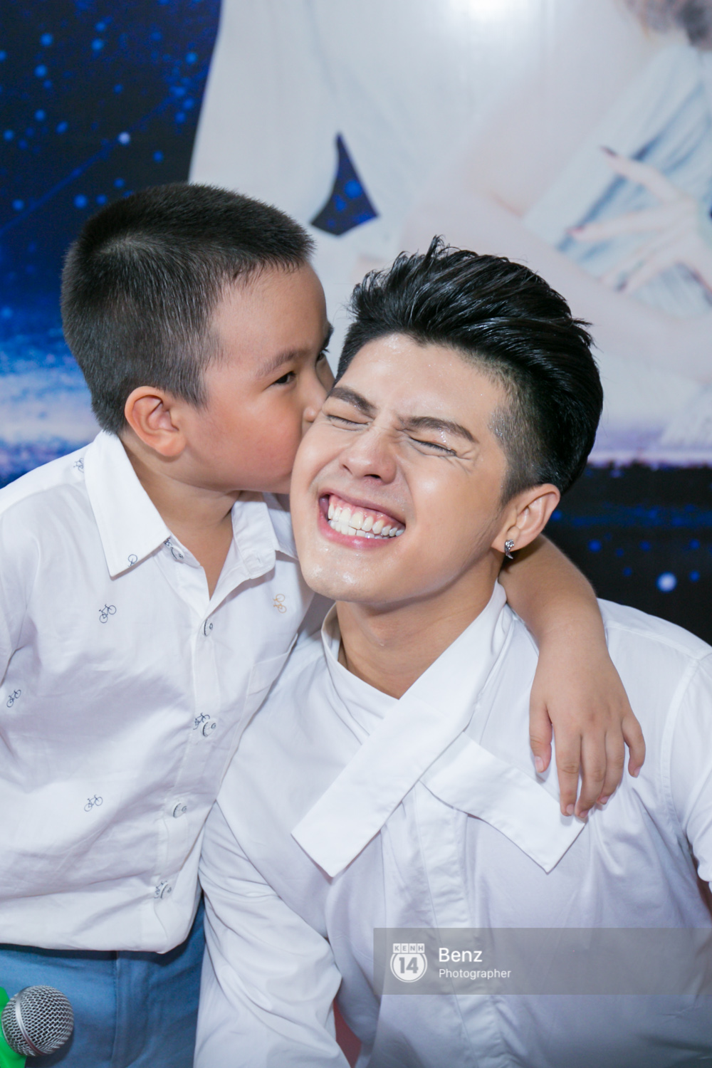 Noo Phước Thịnh toát hết mồ hôi kí tặng single mới cho fan - Ảnh 6. Noo Phước Thịnh toát hết mồ hôi kí tặng single mới cho fan - Ảnh 6.