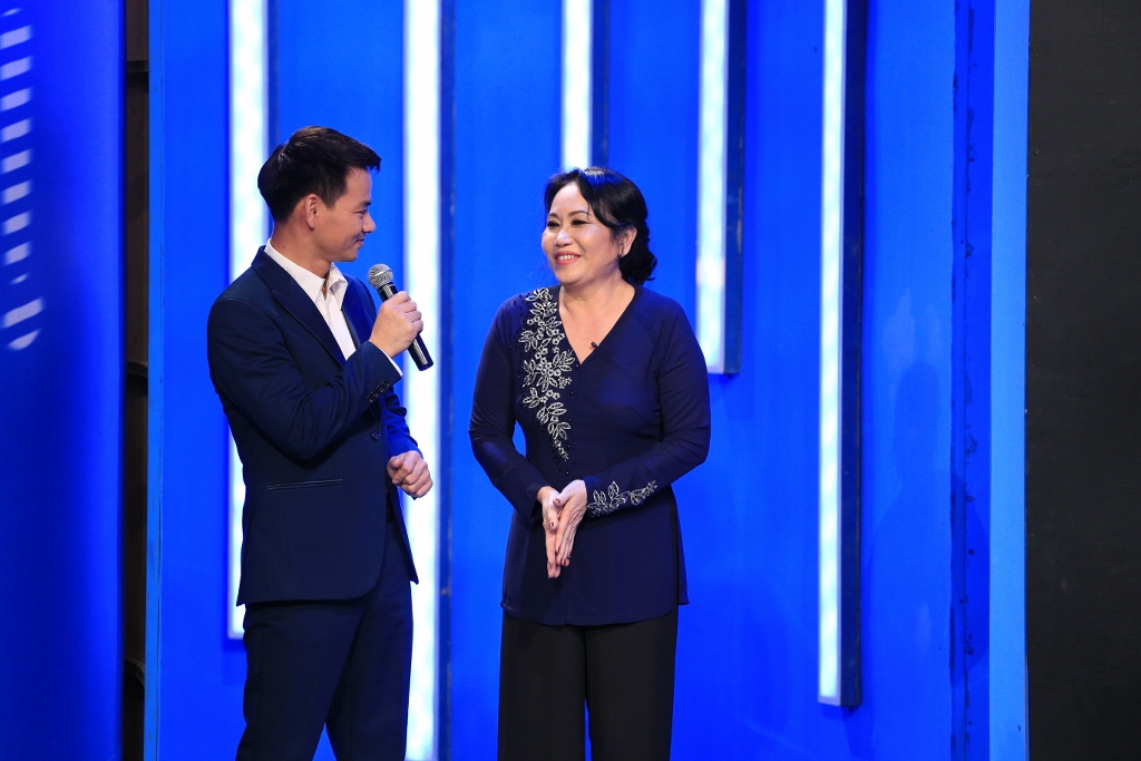 Huỳnh Lập lợi dụng sơ hở hôn lén Trường Giang! - Ảnh 5. Huỳnh Lập lợi dụng sơ hở hôn lén Trường Giang! - Ảnh 5.