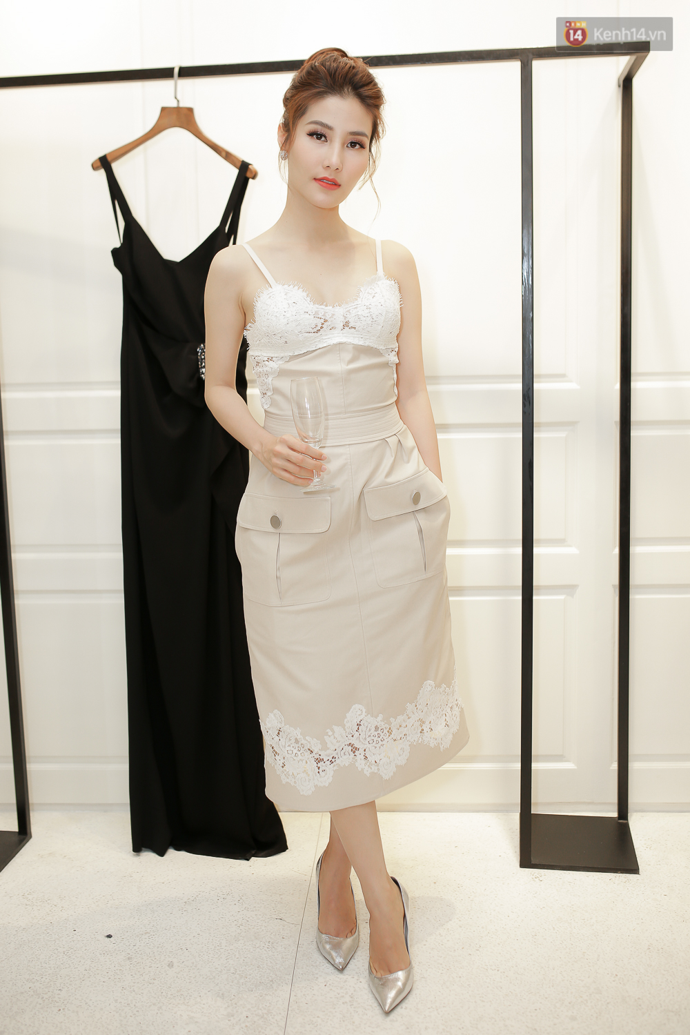 Mâu Thanh Thủy xuất hiện sau lùm xùm bị chửi, đọ dáng cùng Hoa hậu Thu Thảo - Ảnh 5. Mâu Thanh Thủy xuất hiện sau lùm xùm bị chửi, đọ dáng cùng Hoa hậu Thu Thảo - Ảnh 5.