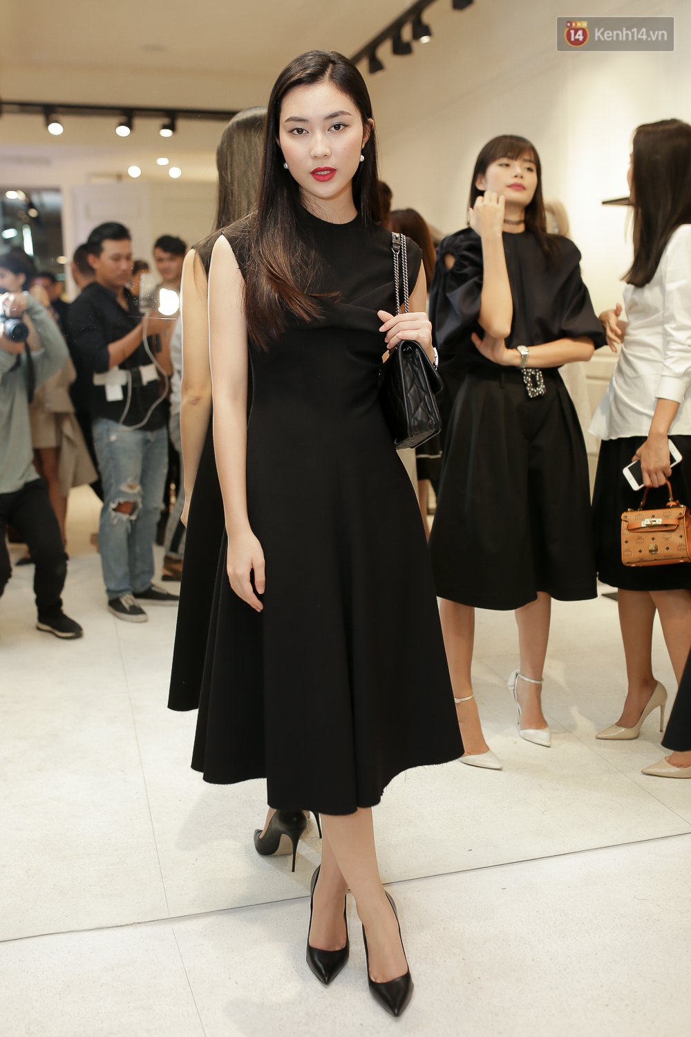 Mâu Thanh Thủy xuất hiện sau lùm xùm bị chửi, đọ dáng cùng Hoa hậu Thu Thảo - Ảnh 6. Mâu Thanh Thủy xuất hiện sau lùm xùm bị chửi, đọ dáng cùng Hoa hậu Thu Thảo - Ảnh 6.