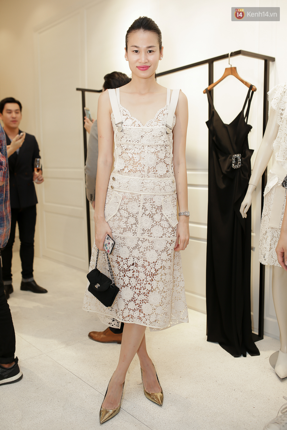Mâu Thanh Thủy xuất hiện sau lùm xùm bị chửi, đọ dáng cùng Hoa hậu Thu Thảo - Ảnh 11. Mâu Thanh Thủy xuất hiện sau lùm xùm bị chửi, đọ dáng cùng Hoa hậu Thu Thảo - Ảnh 11.