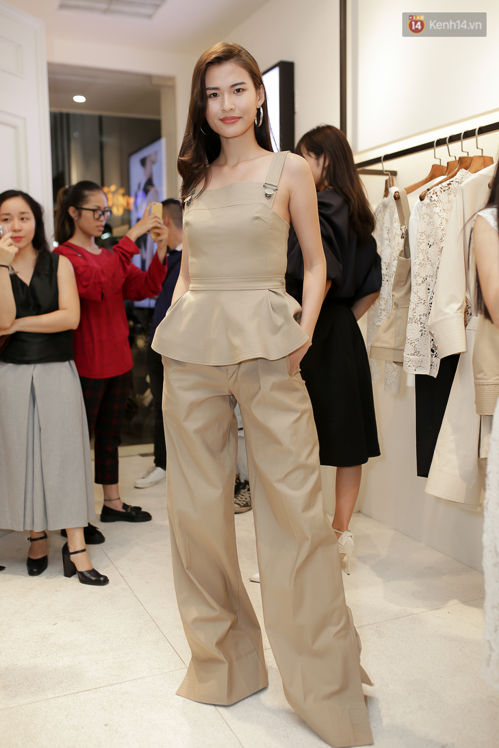 Mâu Thanh Thủy xuất hiện sau lùm xùm bị chửi, đọ dáng cùng Hoa hậu Thu Thảo - Ảnh 13. Mâu Thanh Thủy xuất hiện sau lùm xùm bị chửi, đọ dáng cùng Hoa hậu Thu Thảo - Ảnh 13.