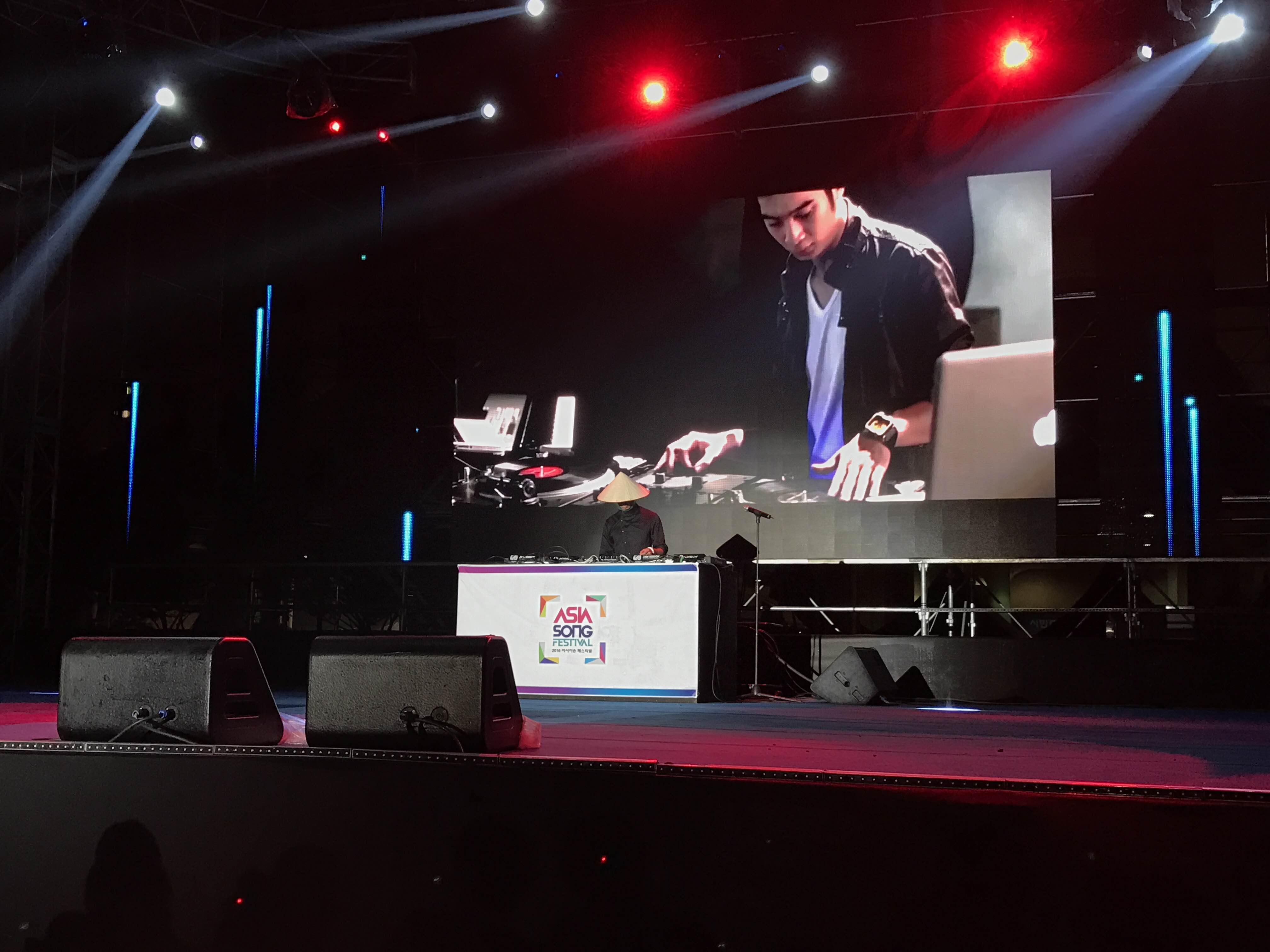 SlimV gây ấn tượng mạnh tại Asia Song Festival, tiếp tục được mời diễn tại sự kiện EDM lớn nhất Hàn Quốc - Ảnh 3. SlimV gây ấn tượng mạnh tại Asia Song Festival, tiếp tục được mời diễn tại sự kiện EDM lớn nhất Hàn Quốc - Ảnh 3.