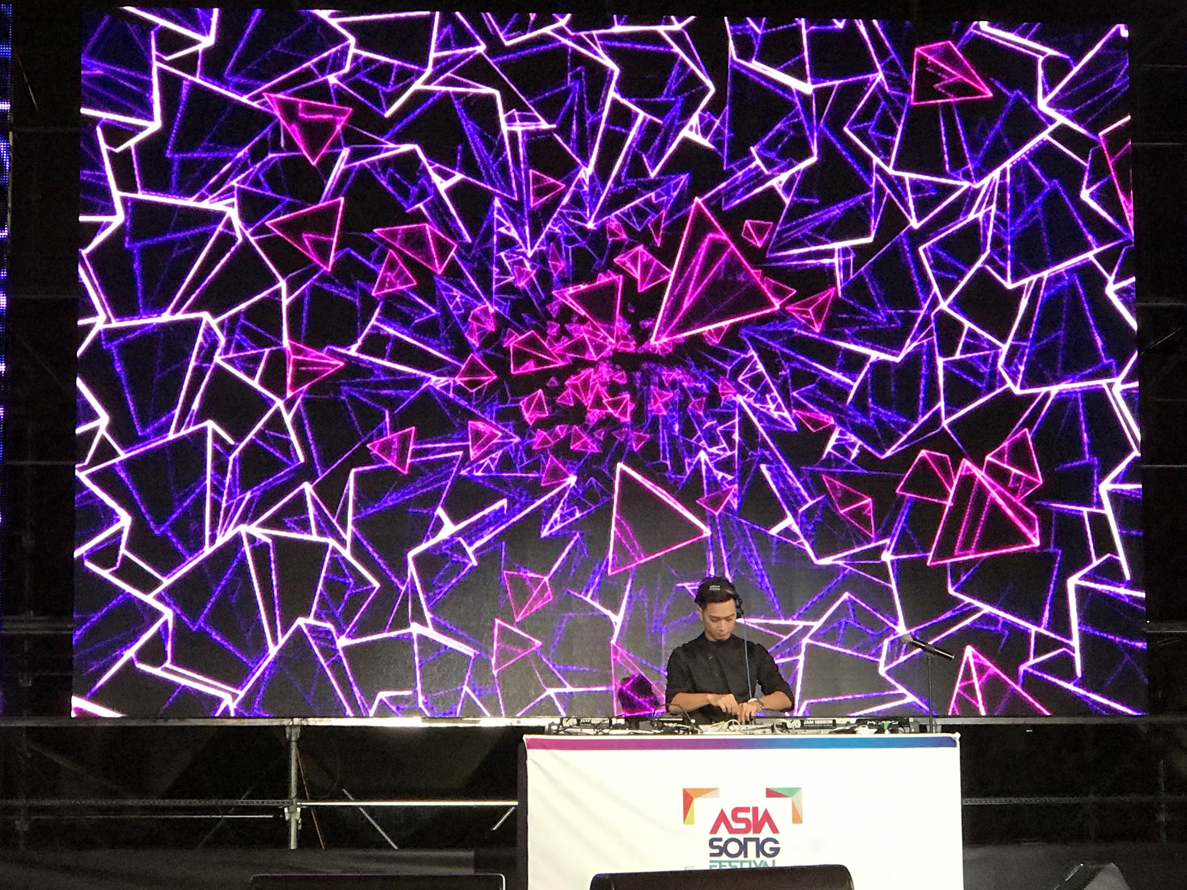 SlimV gây ấn tượng mạnh tại Asia Song Festival, tiếp tục được mời diễn tại sự kiện EDM lớn nhất Hàn Quốc - Ảnh 7. SlimV gây ấn tượng mạnh tại Asia Song Festival, tiếp tục được mời diễn tại sự kiện EDM lớn nhất Hàn Quốc - Ảnh 7.
