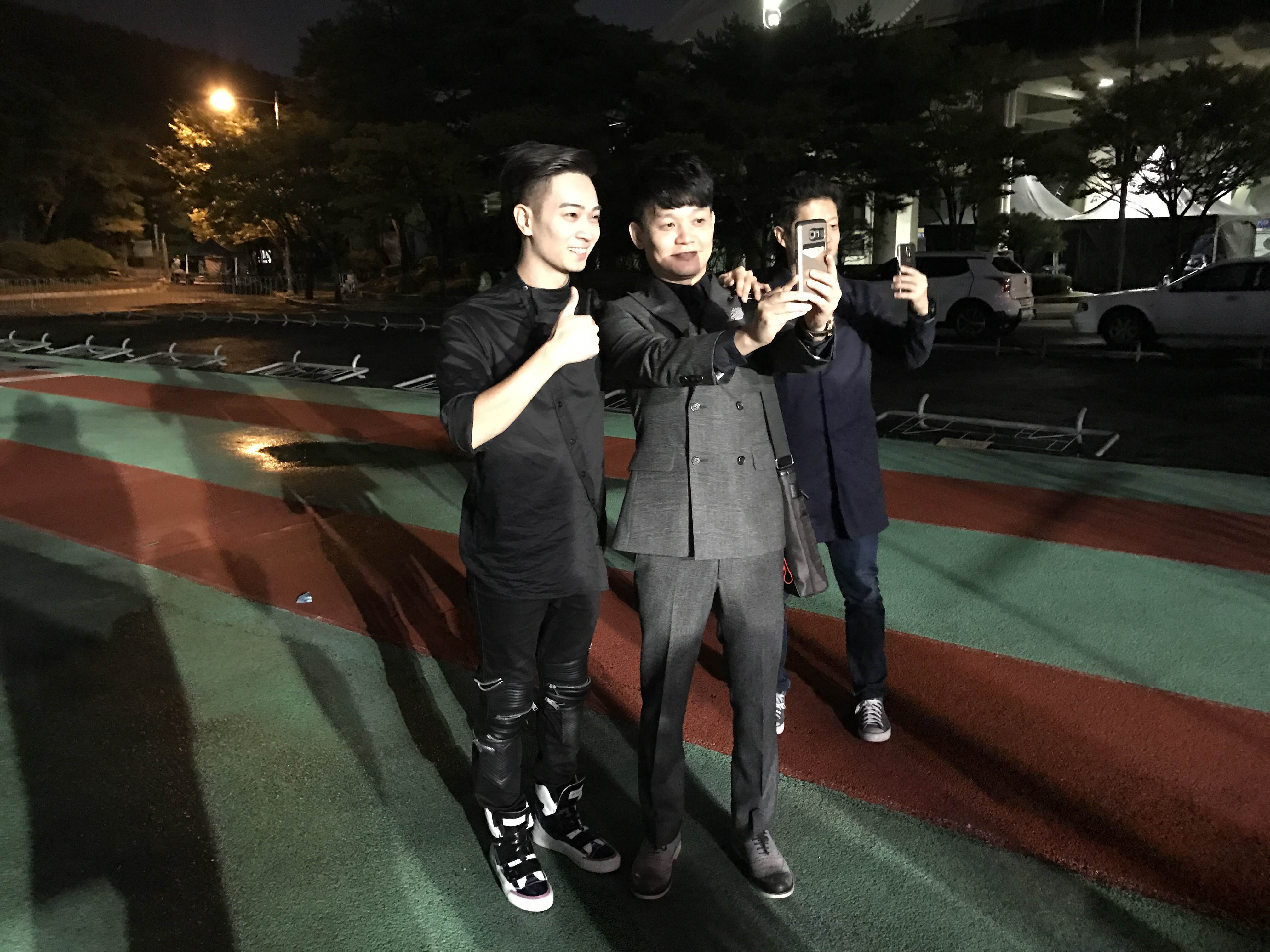 SlimV gây ấn tượng mạnh tại Asia Song Festival, tiếp tục được mời diễn tại sự kiện EDM lớn nhất Hàn Quốc - Ảnh 15. SlimV gây ấn tượng mạnh tại Asia Song Festival, tiếp tục được mời diễn tại sự kiện EDM lớn nhất Hàn Quốc - Ảnh 15.