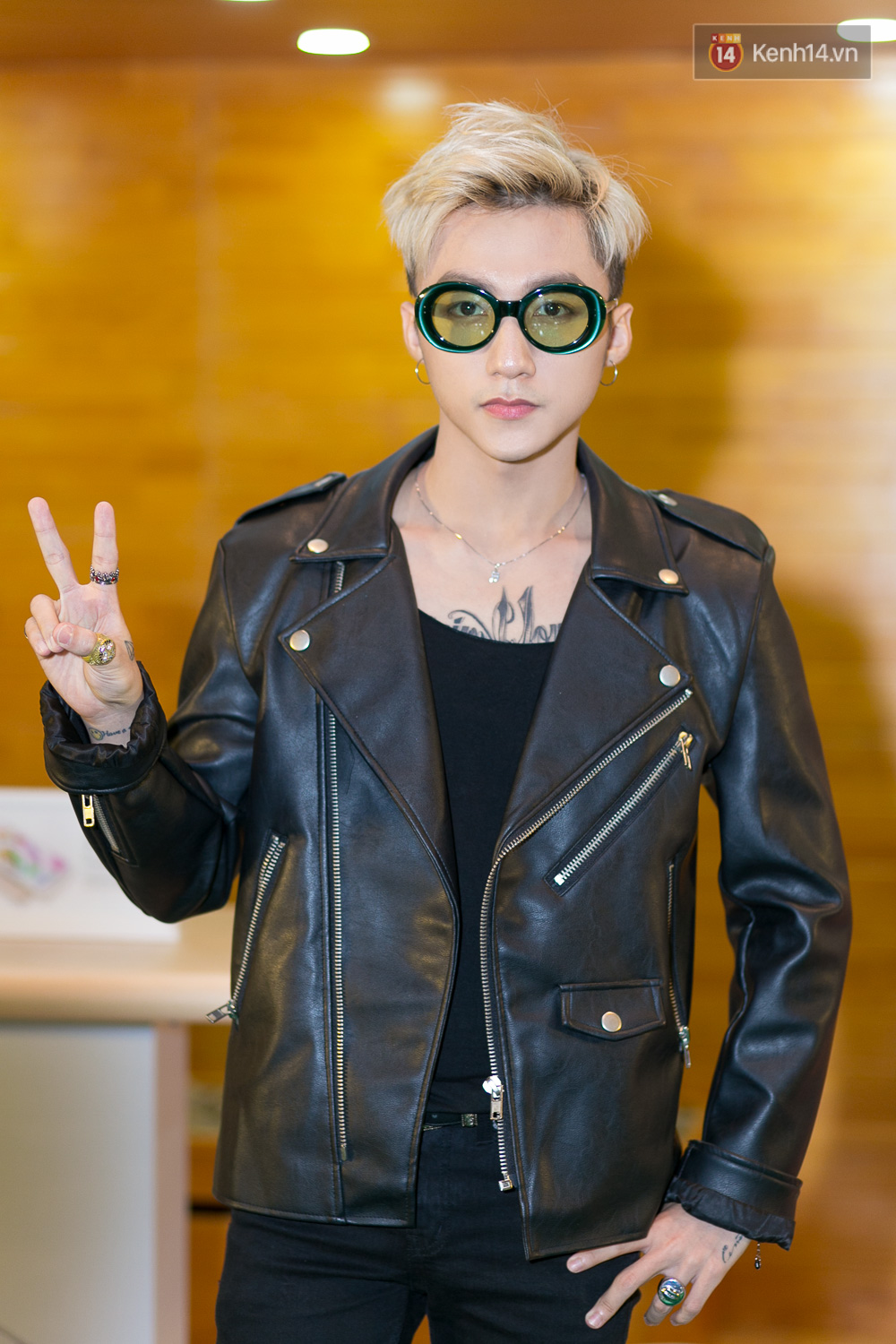 Sơn Tùng M-TP xuất hiện cực chất và đẹp trai giữa dàn mỹ nhân hot của showbiz Việt - Ảnh 1. Sơn Tùng M-TP xuất hiện cực chất và đẹp trai giữa dàn mỹ nhân hot của showbiz Việt - Ảnh 1.