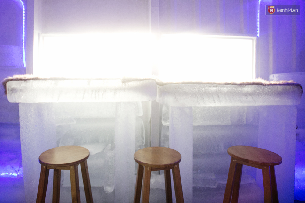 Bàn ghế làm từ băng, không gian âm 10 độ C, đây chắc chắn là quán cà phê độc nhất Sài Gòn - Ảnh 8. Bàn ghế làm từ băng, không gian âm 10 độ C, đây chắc chắn là quán cà phê độc nhất Sài Gòn - Ảnh 8.