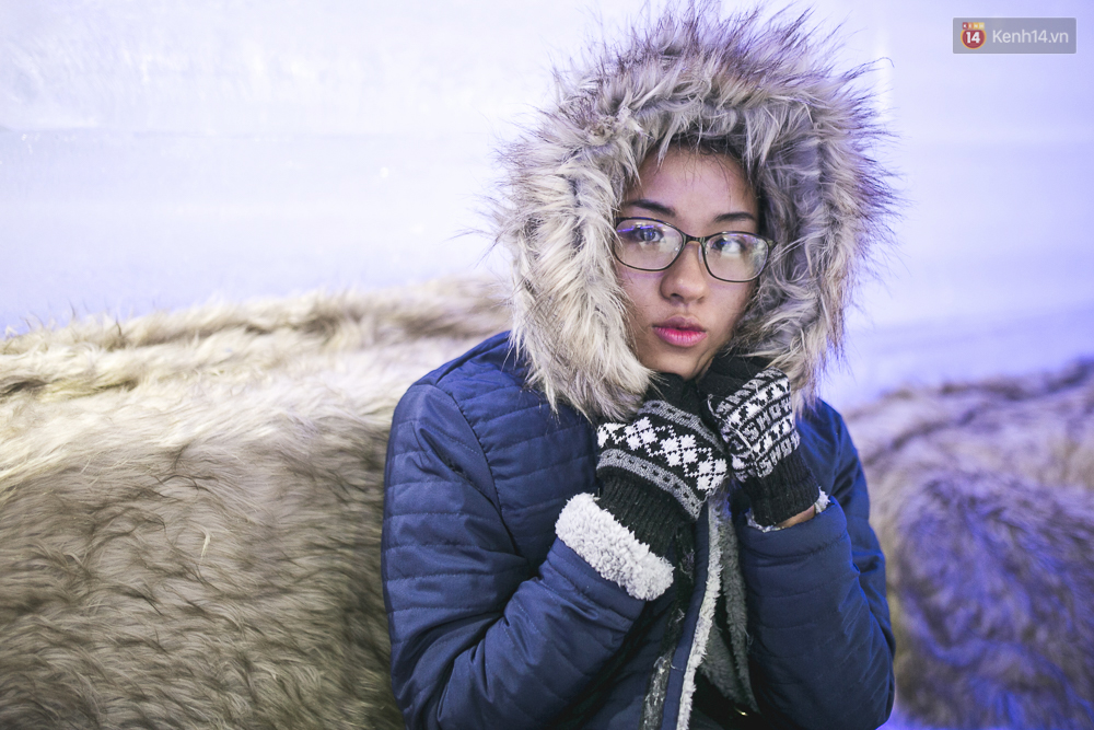 Bàn ghế làm từ băng, không gian âm 10 độ C, đây chắc chắn là quán cà phê độc nhất Sài Gòn - Ảnh 3. Bàn ghế làm từ băng, không gian âm 10 độ C, đây chắc chắn là quán cà phê độc nhất Sài Gòn - Ảnh 3.