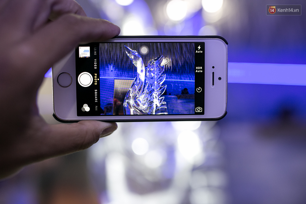 Bàn ghế làm từ băng, không gian âm 10 độ C, đây chắc chắn là quán cà phê độc nhất Sài Gòn - Ảnh 13. Bàn ghế làm từ băng, không gian âm 10 độ C, đây chắc chắn là quán cà phê độc nhất Sài Gòn - Ảnh 13.