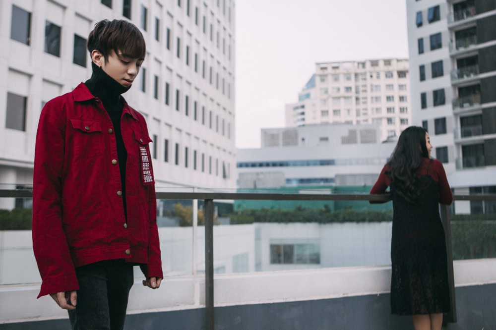 Soobin Hoàng Sơn diện đồ đông giữa thời tiết 30 độ để quay MV cho siêu hit - Ảnh 5. Soobin Hoàng Sơn diện đồ đông giữa thời tiết 30 độ để quay MV cho siêu hit - Ảnh 5.