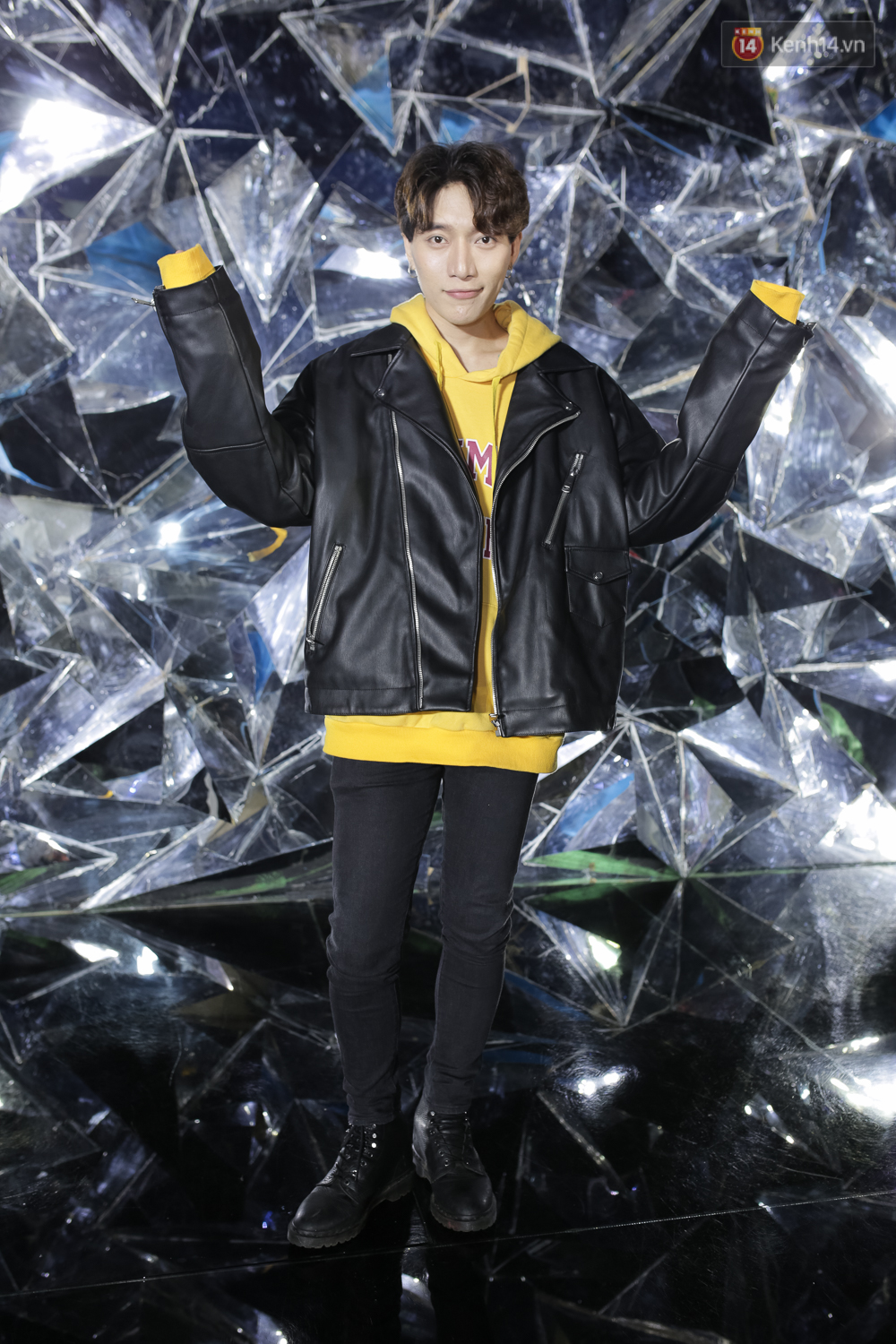 Minh Hằng đeo khoen mũi, tóc bím đầy cá tính trong ngày ra mắt MV kết hợp cùng đạo diễn Thái Lan - Ảnh 9. Minh Hằng đeo khoen mũi, tóc bím đầy cá tính trong ngày ra mắt MV kết hợp cùng đạo diễn Thái Lan - Ảnh 9.