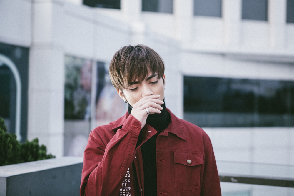 Soobin Hoàng Sơn diện đồ đông giữa thời tiết 30 độ để quay MV cho siêu hit - Ảnh 6. Soobin Hoàng Sơn diện đồ đông giữa thời tiết 30 độ để quay MV cho siêu hit - Ảnh 6.