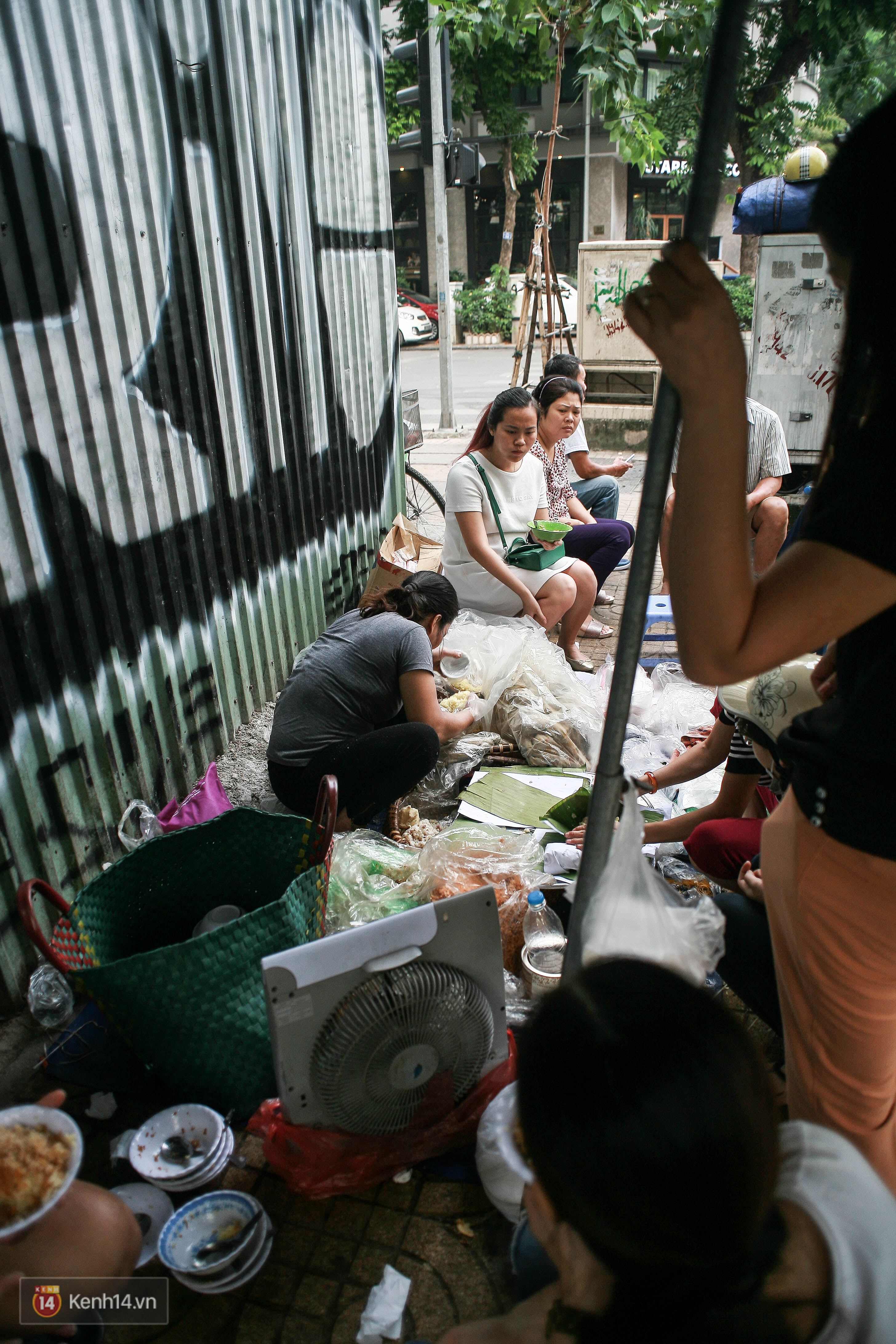 Ngày Hà Nội mát trời, đi ăn xôi ở 3 hàng vỉa hè cứ chậm chân... là hết - Ảnh 5. Ngày Hà Nội mát trời, đi ăn xôi ở 3 hàng vỉa hè cứ chậm chân... là hết - Ảnh 5.