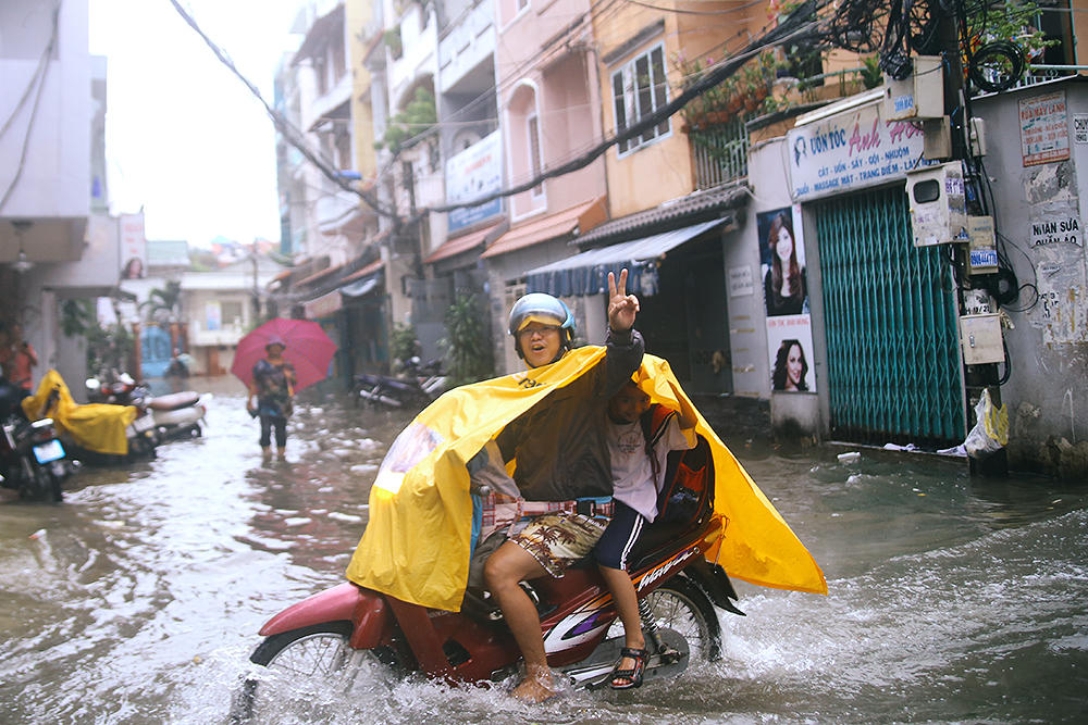 Sài Gòn lại ngập, chuyên gia nói gì về việc mưa đến chậm so với dự báo thời tiết? - Ảnh 13. Sài Gòn lại ngập, chuyên gia nói gì về việc mưa đến chậm so với dự báo thời tiết? - Ảnh 13.
