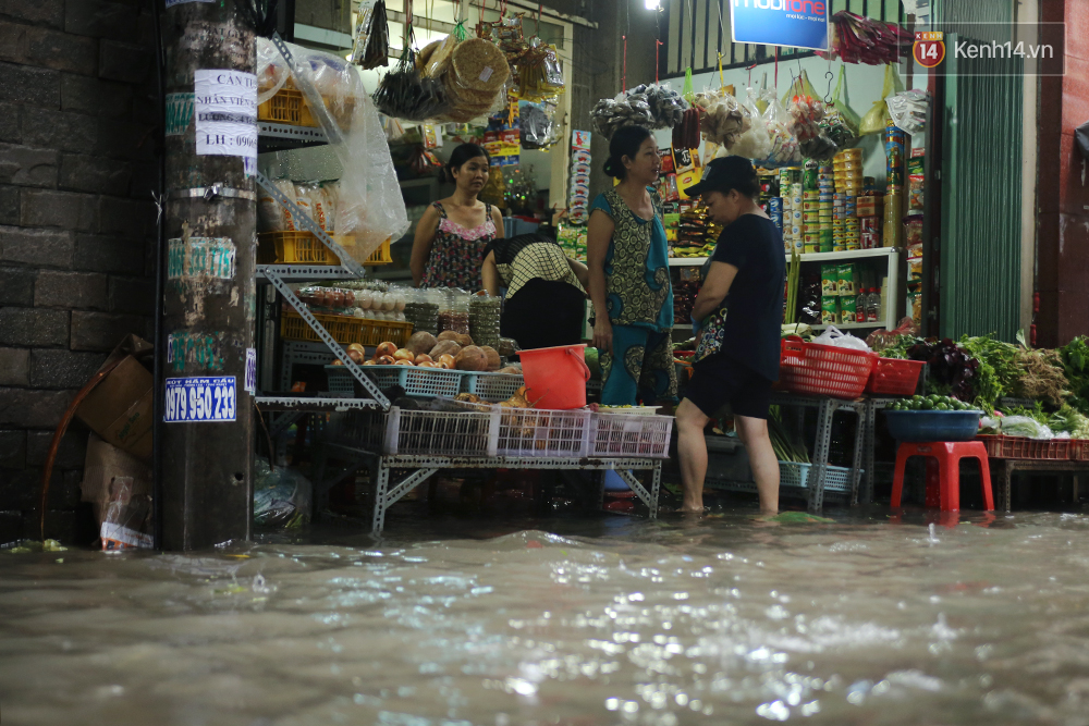 Sài Gòn lại ngập, chuyên gia nói gì về việc mưa đến chậm so với dự báo thời tiết? - Ảnh 12. Sài Gòn lại ngập, chuyên gia nói gì về việc mưa đến chậm so với dự báo thời tiết? - Ảnh 12.