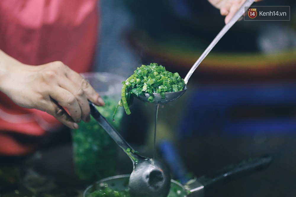 Bắp nướng ngon nhất Sài Gòn - Để được ăn, người ta phải bốc số và chờ cả tiếng! - Ảnh 6. Bắp nướng ngon nhất Sài Gòn - Để được ăn, người ta phải bốc số và chờ cả tiếng! - Ảnh 6.