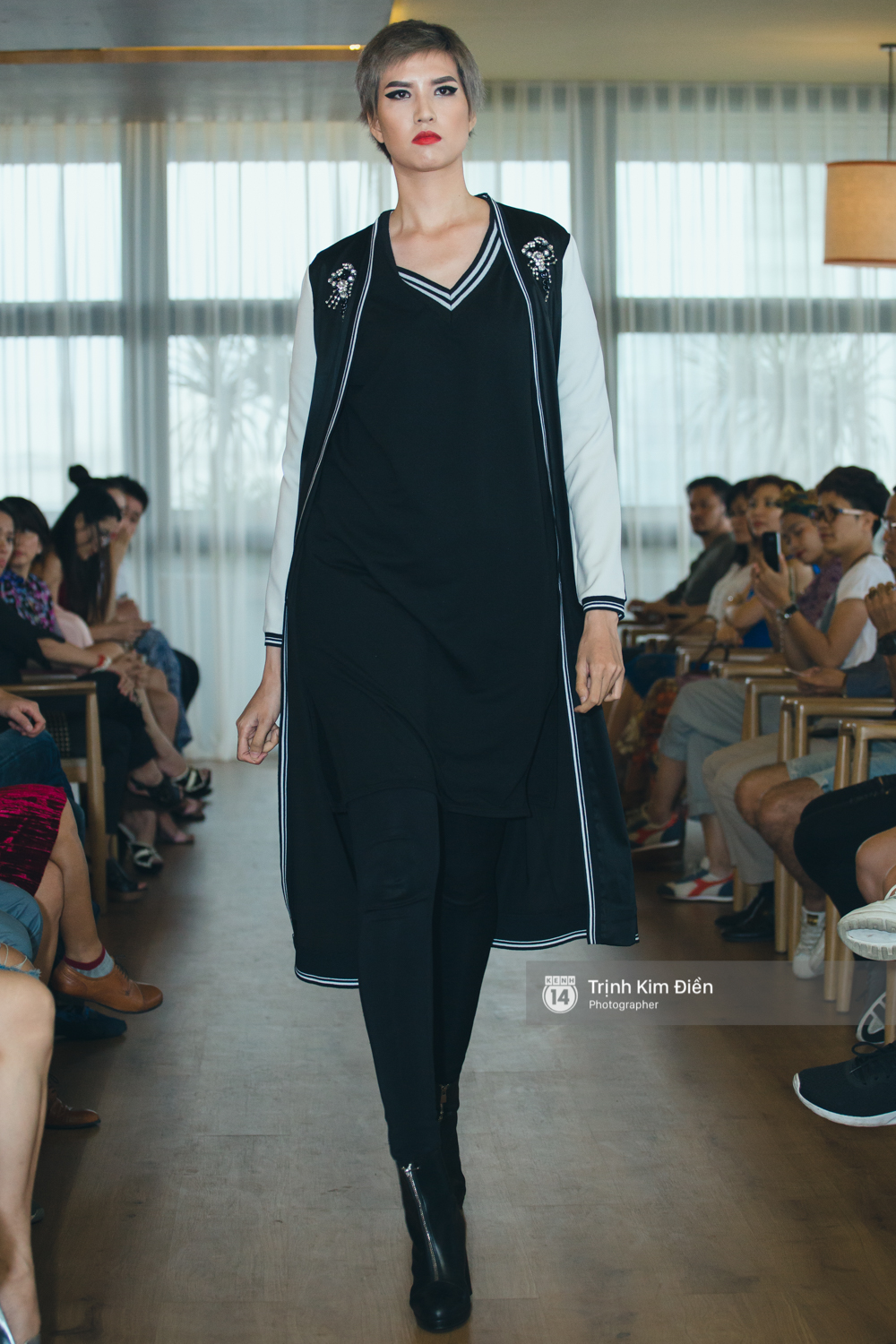 Mai Ngô & Lilly Nguyễn lại cùng catwalk cho BST áo Bomber oách nhất Việt Nam! - Ảnh 2. Mai Ngô & Lilly Nguyễn lại cùng catwalk cho BST áo Bomber oách nhất Việt Nam! - Ảnh 2.