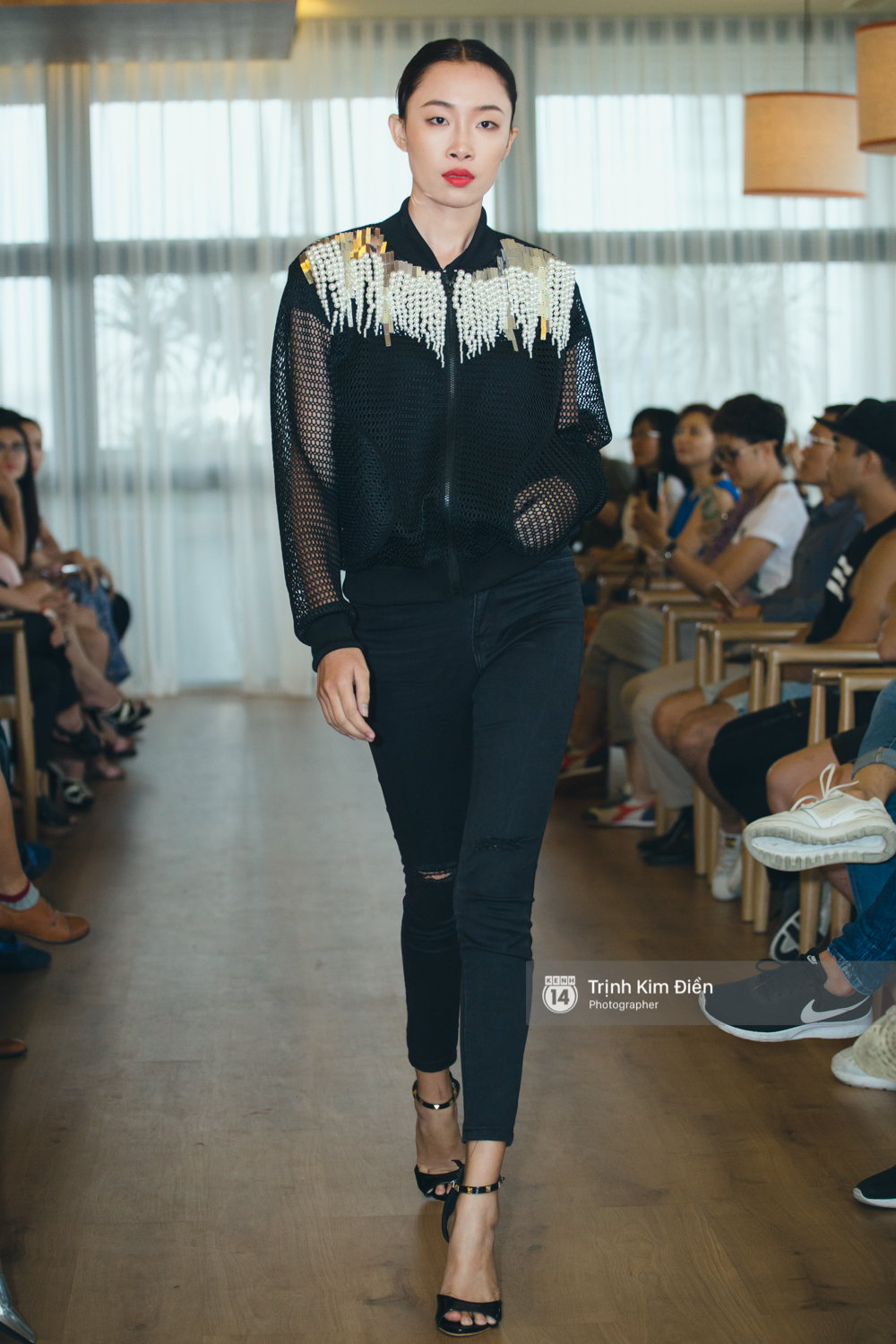 Mai Ngô & Lilly Nguyễn lại cùng catwalk cho BST áo Bomber oách nhất Việt Nam! - Ảnh 5. Mai Ngô & Lilly Nguyễn lại cùng catwalk cho BST áo Bomber oách nhất Việt Nam! - Ảnh 5.