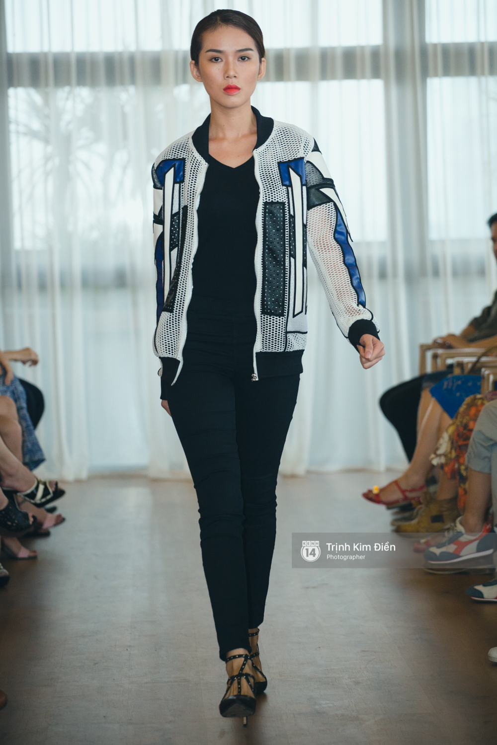 Mai Ngô & Lilly Nguyễn lại cùng catwalk cho BST áo Bomber oách nhất Việt Nam! - Ảnh 7. Mai Ngô & Lilly Nguyễn lại cùng catwalk cho BST áo Bomber oách nhất Việt Nam! - Ảnh 7.