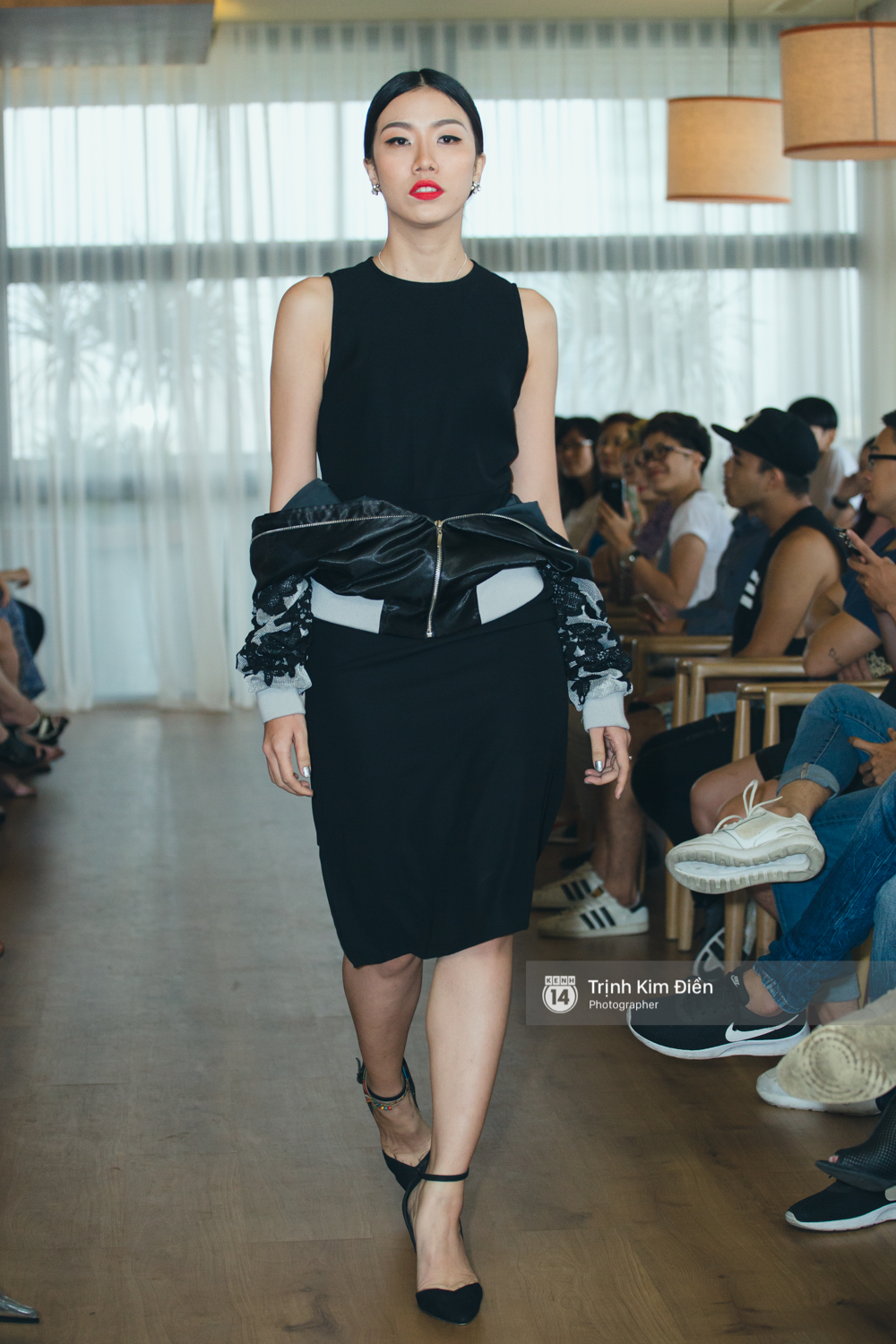 Mai Ngô & Lilly Nguyễn lại cùng catwalk cho BST áo Bomber oách nhất Việt Nam! - Ảnh 8. Mai Ngô & Lilly Nguyễn lại cùng catwalk cho BST áo Bomber oách nhất Việt Nam! - Ảnh 8.