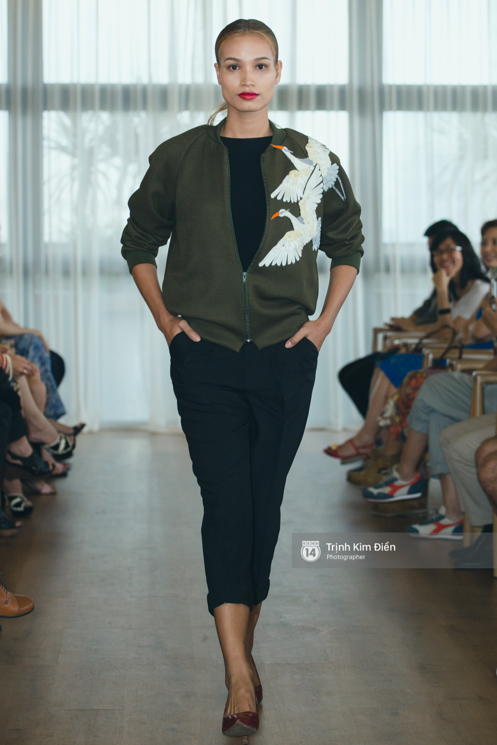 Mai Ngô & Lilly Nguyễn lại cùng catwalk cho BST áo Bomber oách nhất Việt Nam! - Ảnh 13. Mai Ngô & Lilly Nguyễn lại cùng catwalk cho BST áo Bomber oách nhất Việt Nam! - Ảnh 13.